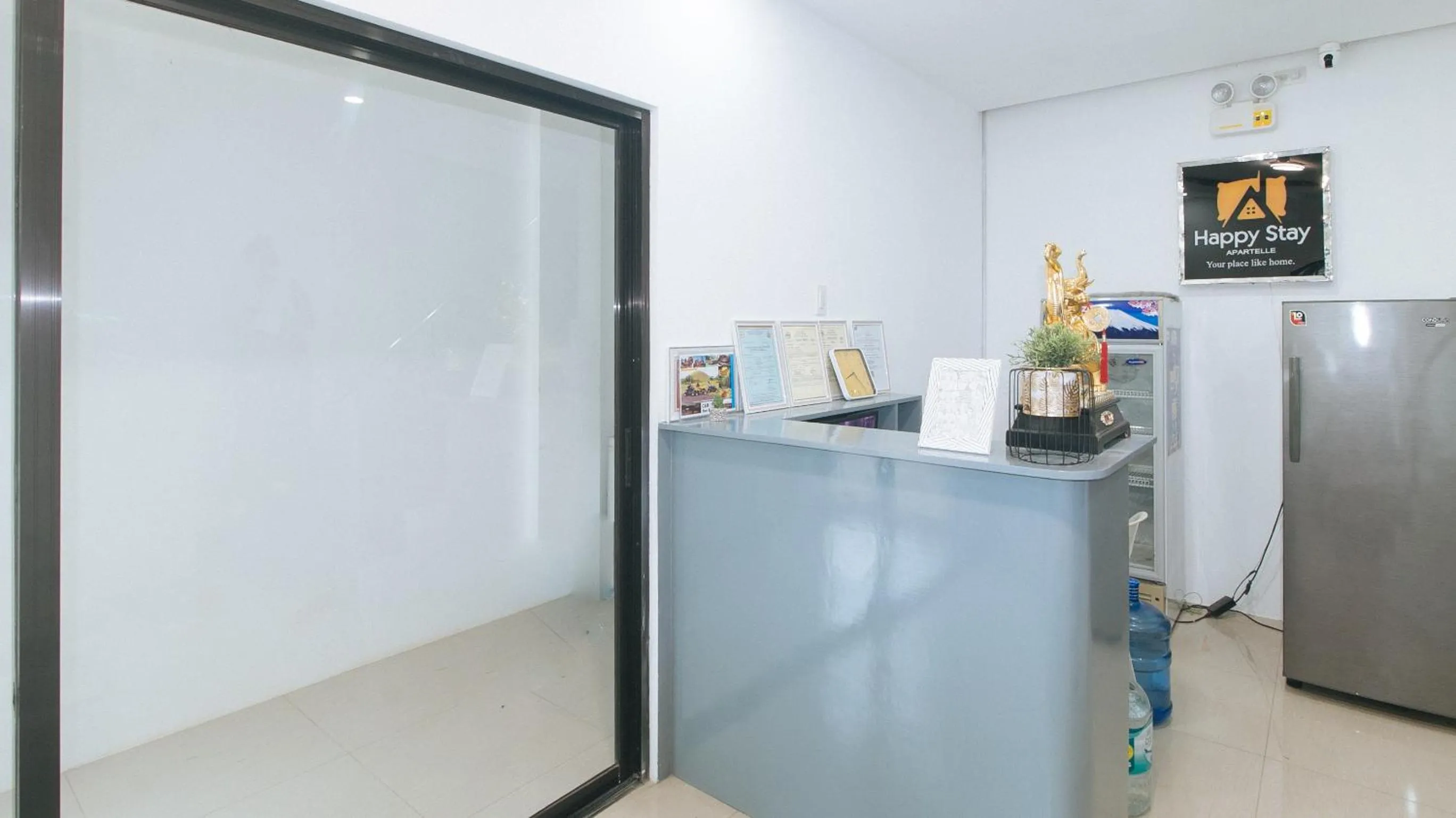 Lobby or reception in RedDoorz at Happy Stay Apartelle