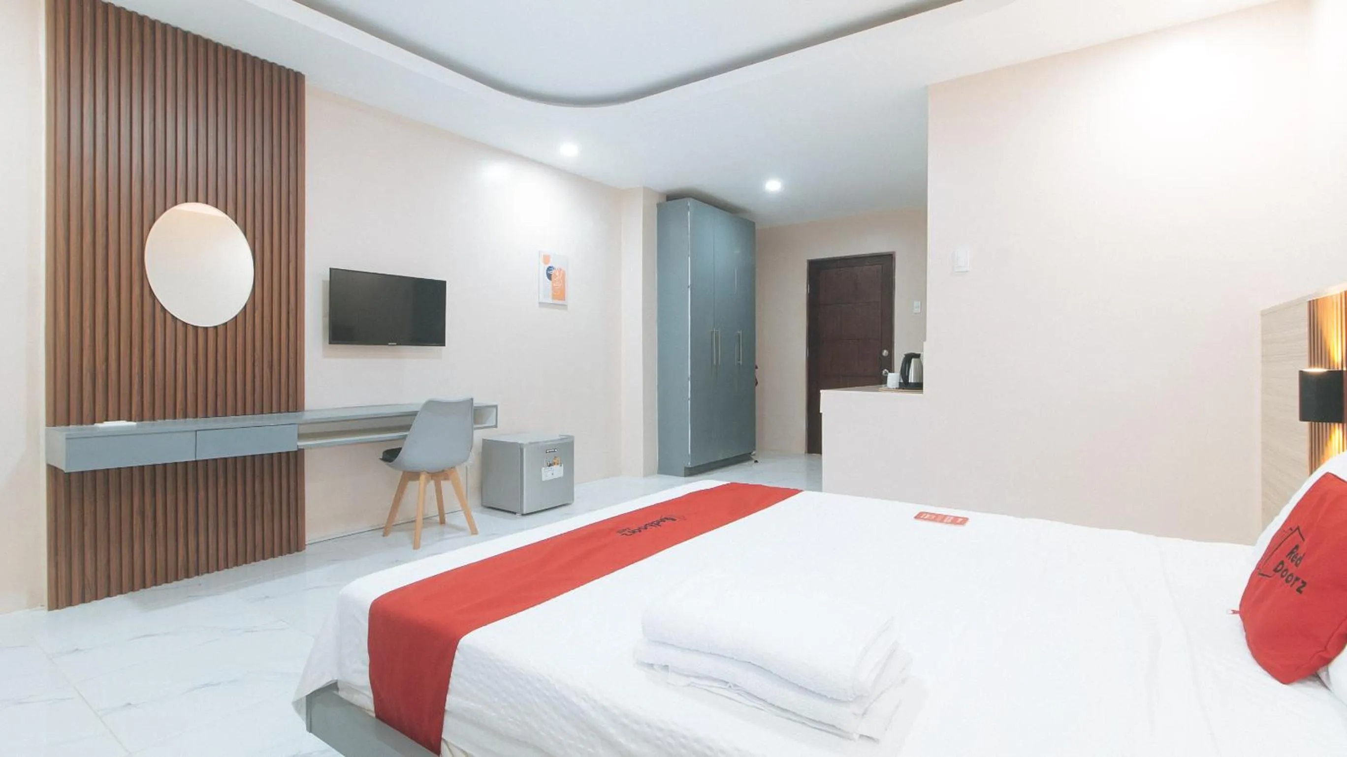 Bed in RedDoorz at Happy Stay Apartelle