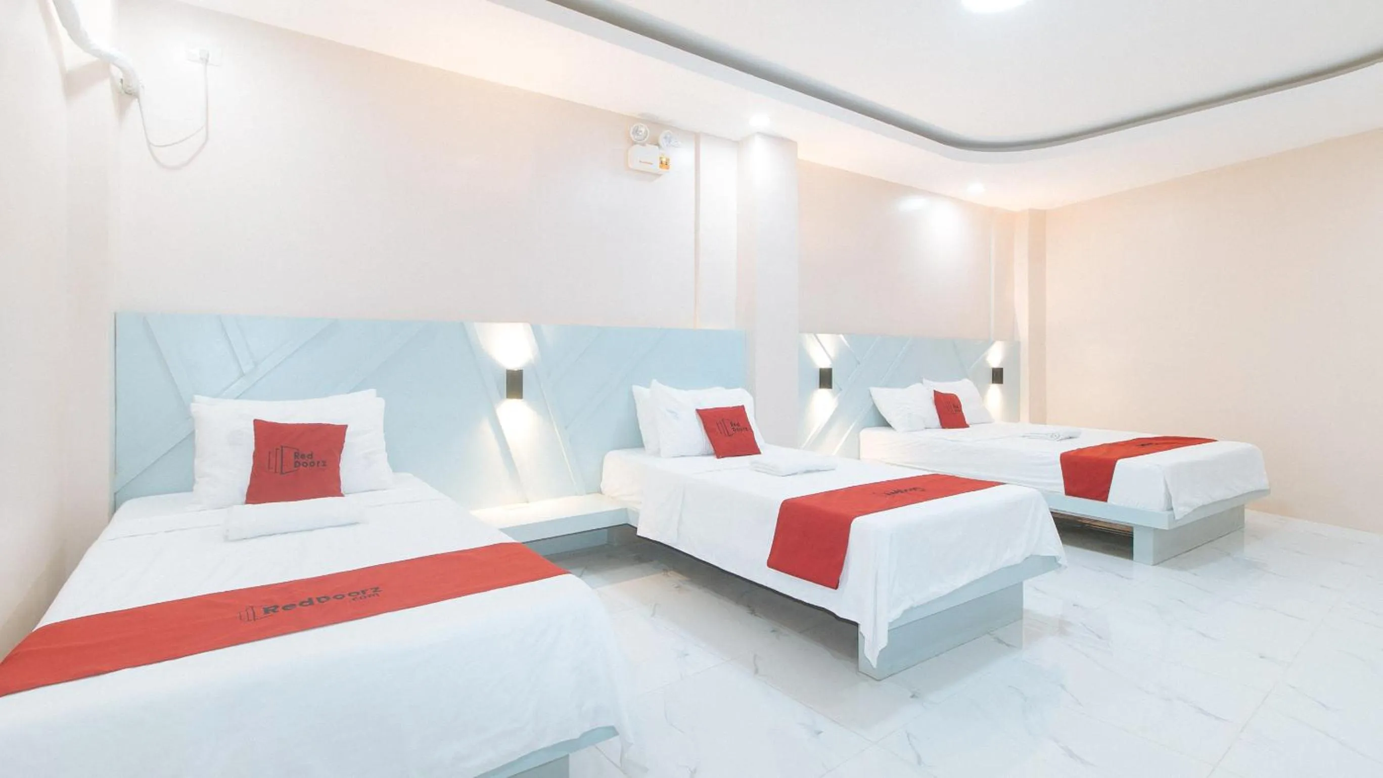 Bed in RedDoorz at Happy Stay Apartelle