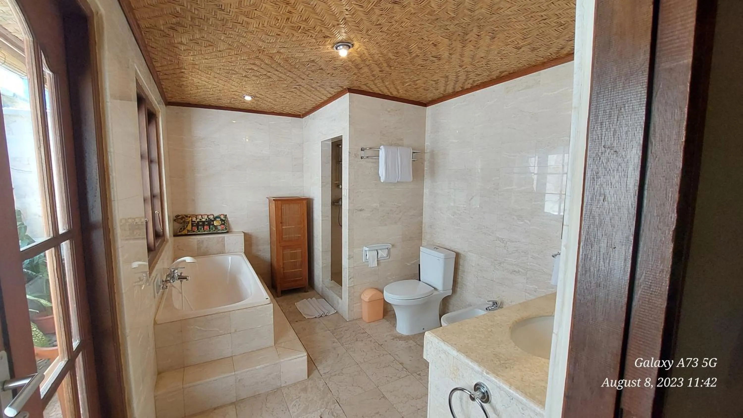 Shower in Nusa Indah Candidasa