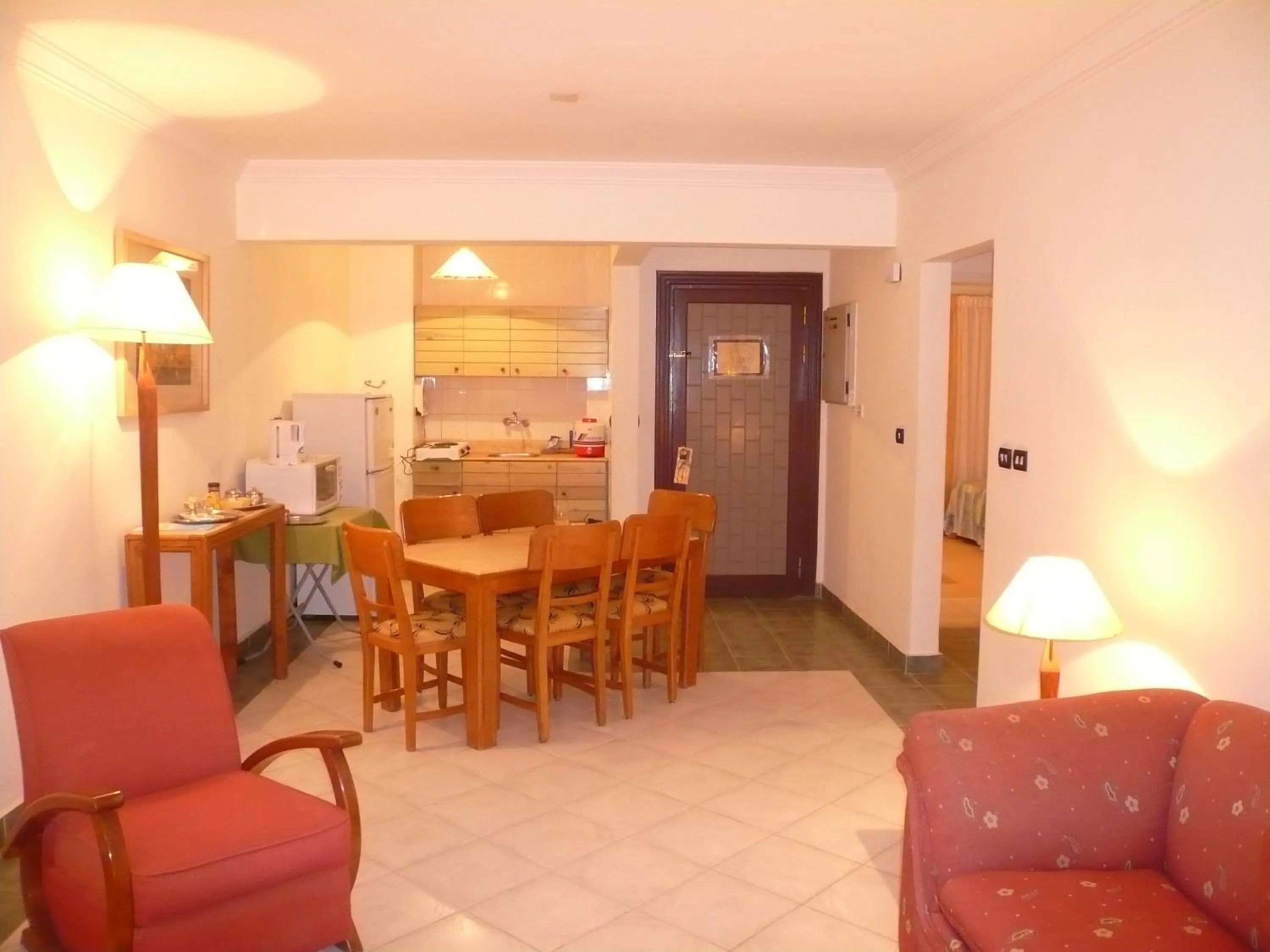 Kitchen or kitchenette, Seating Area in Logaina Sharm Resort Apartments