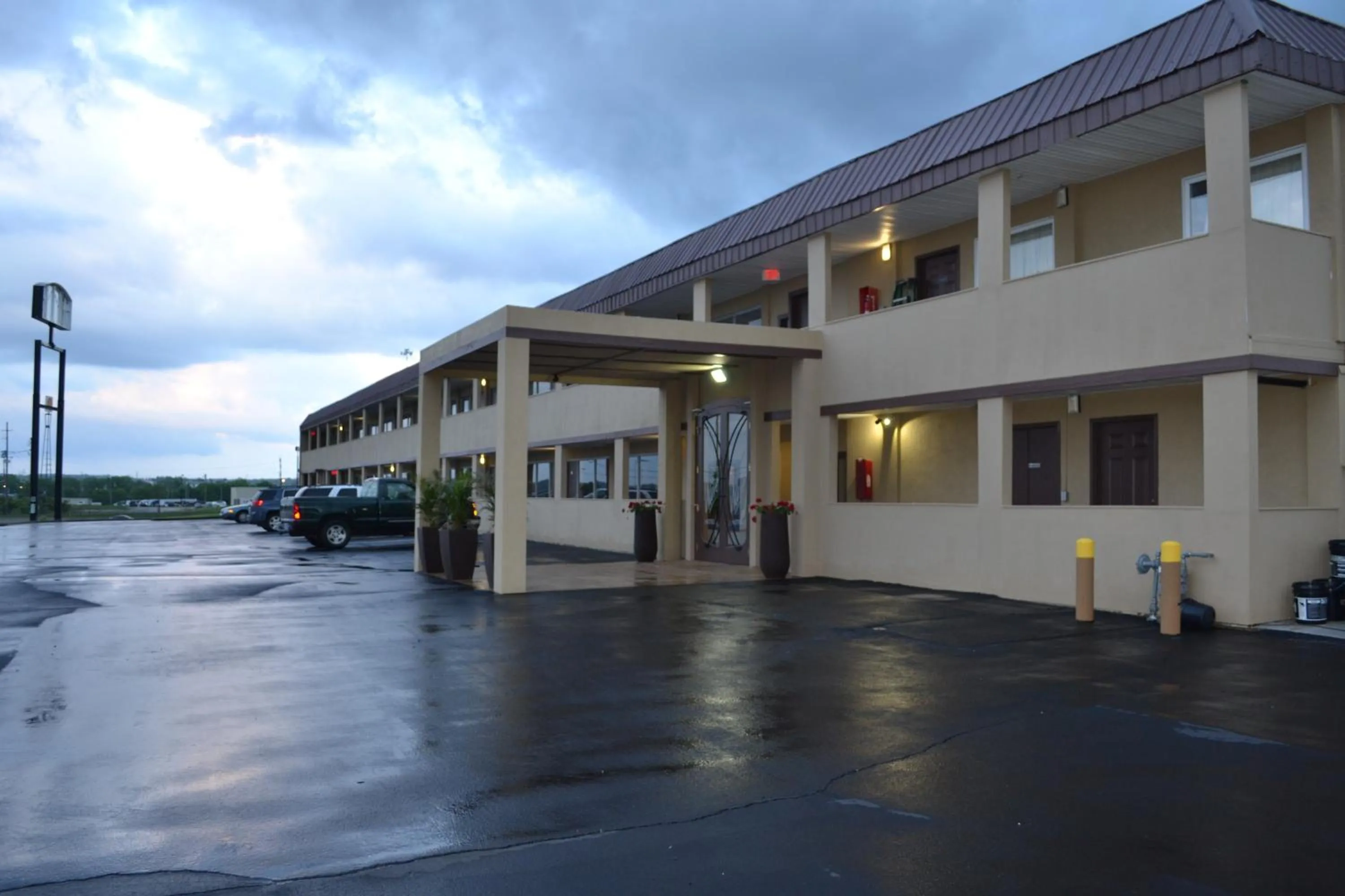 Facade/entrance in Motel 75 Monroe