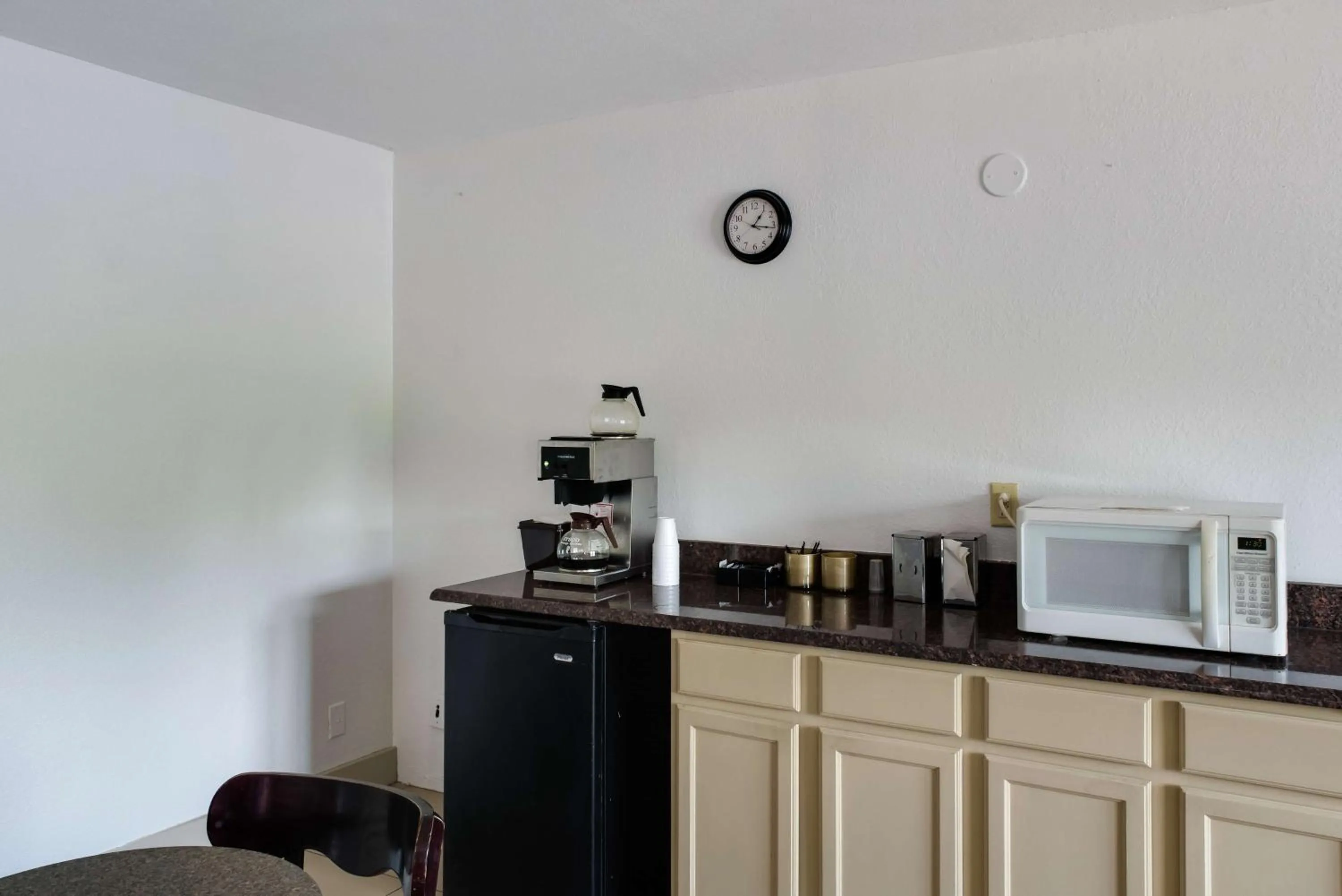 Restaurant/places to eat in Motel 75 Monroe