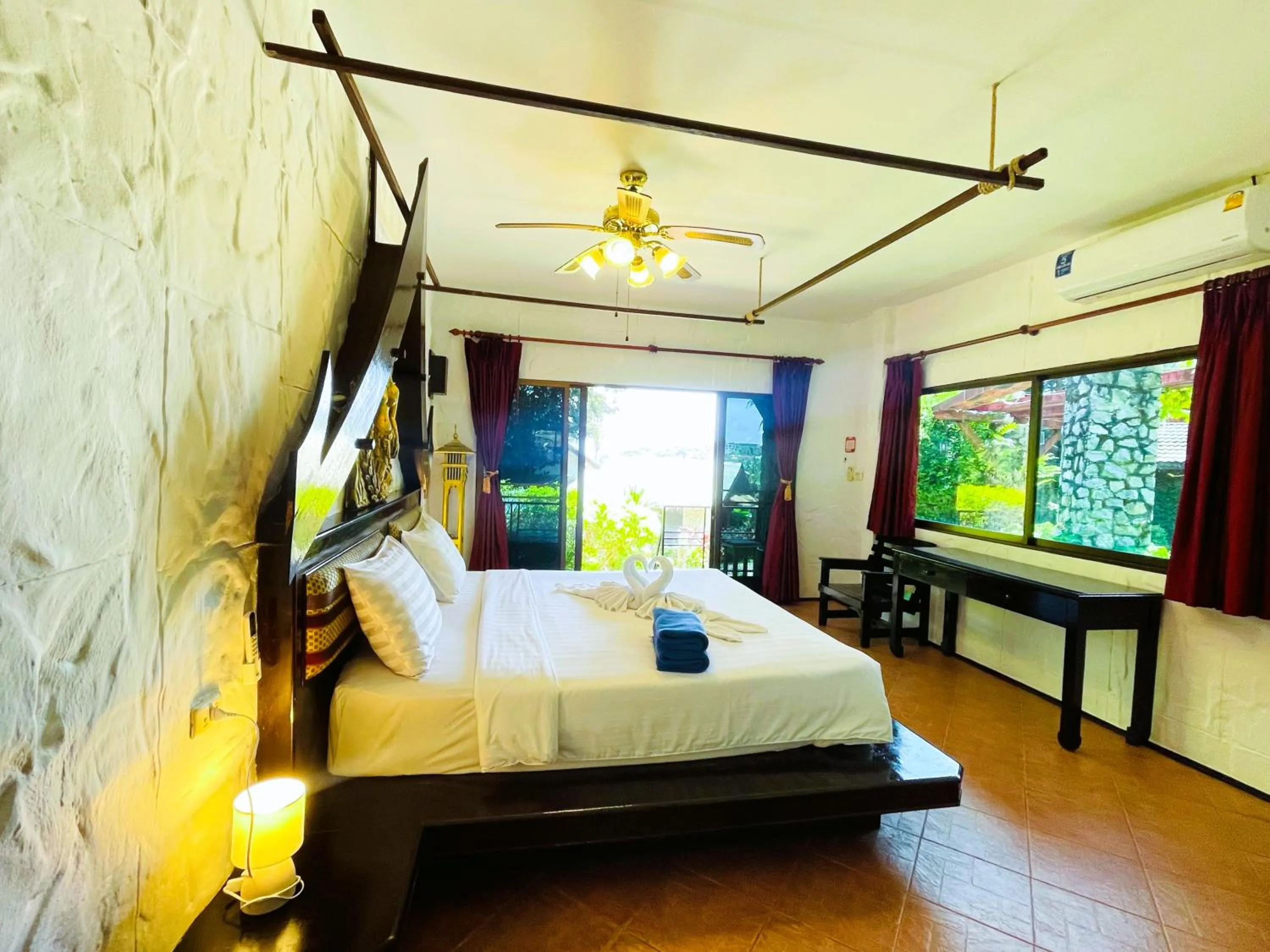 Bedroom, Bed in Boomerang Village Resort Kata