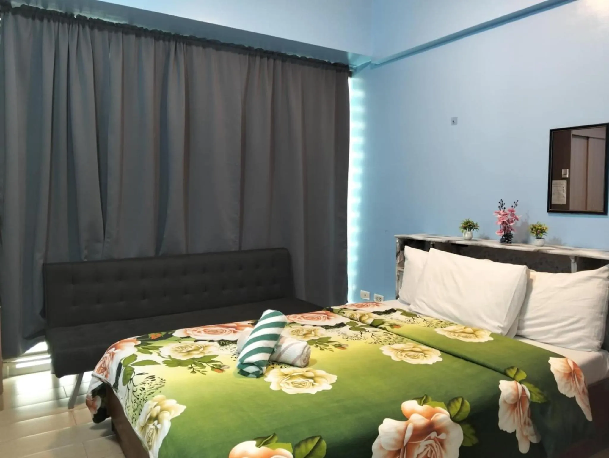 Bed in Henry's Newport Condotel