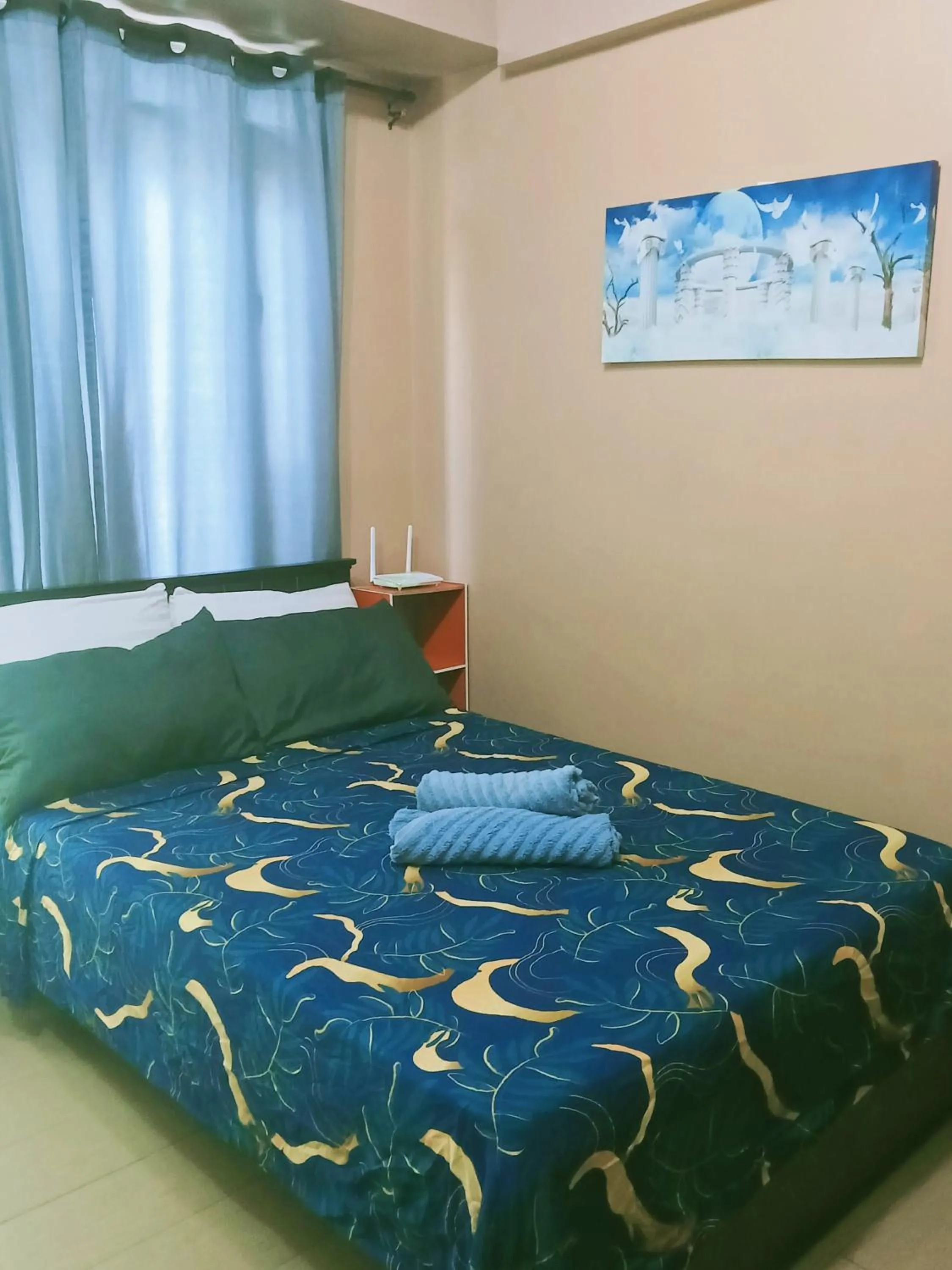 Bed in Henry's Newport Condotel