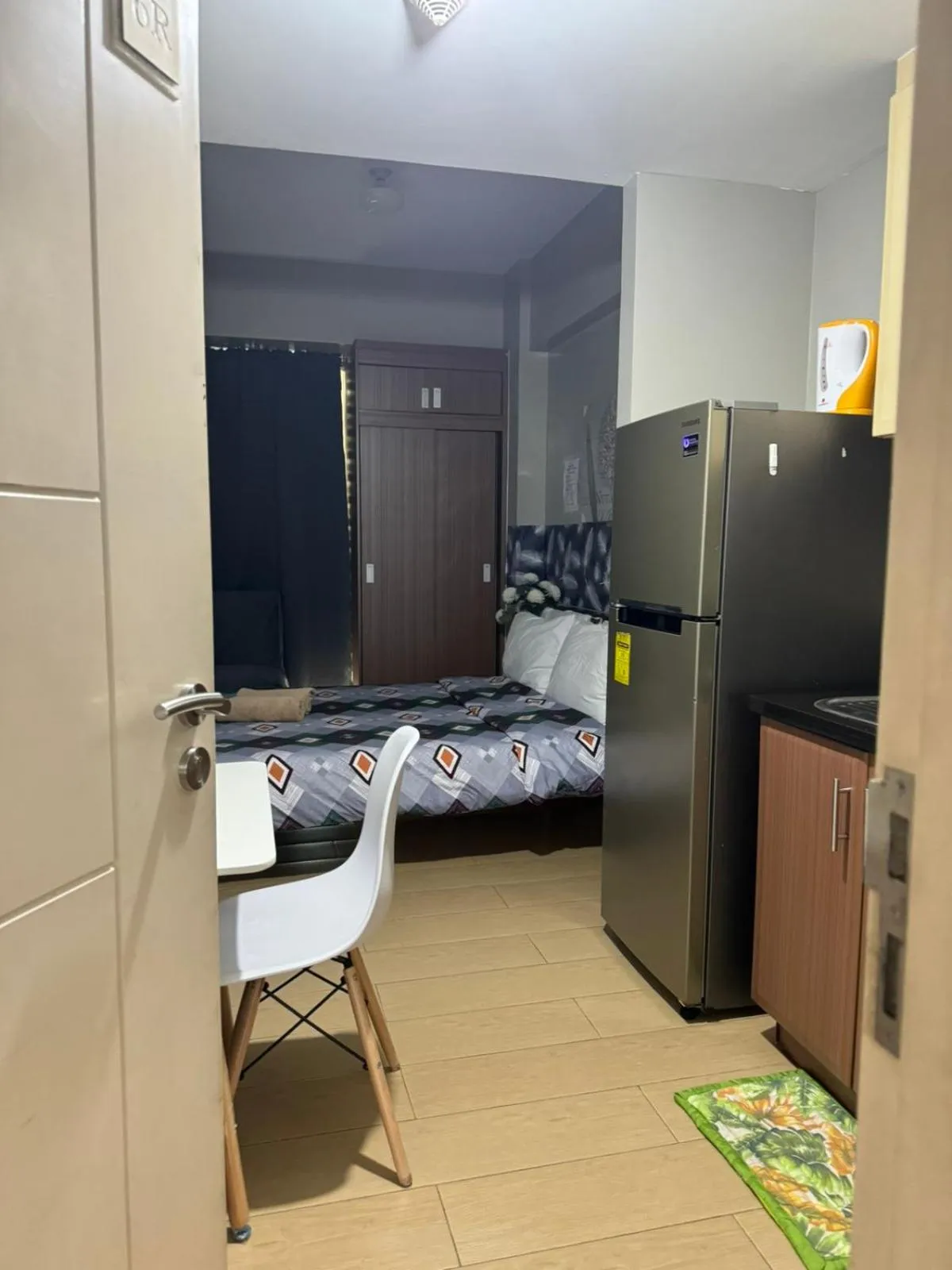 Bed in Henry's Newport Condotel