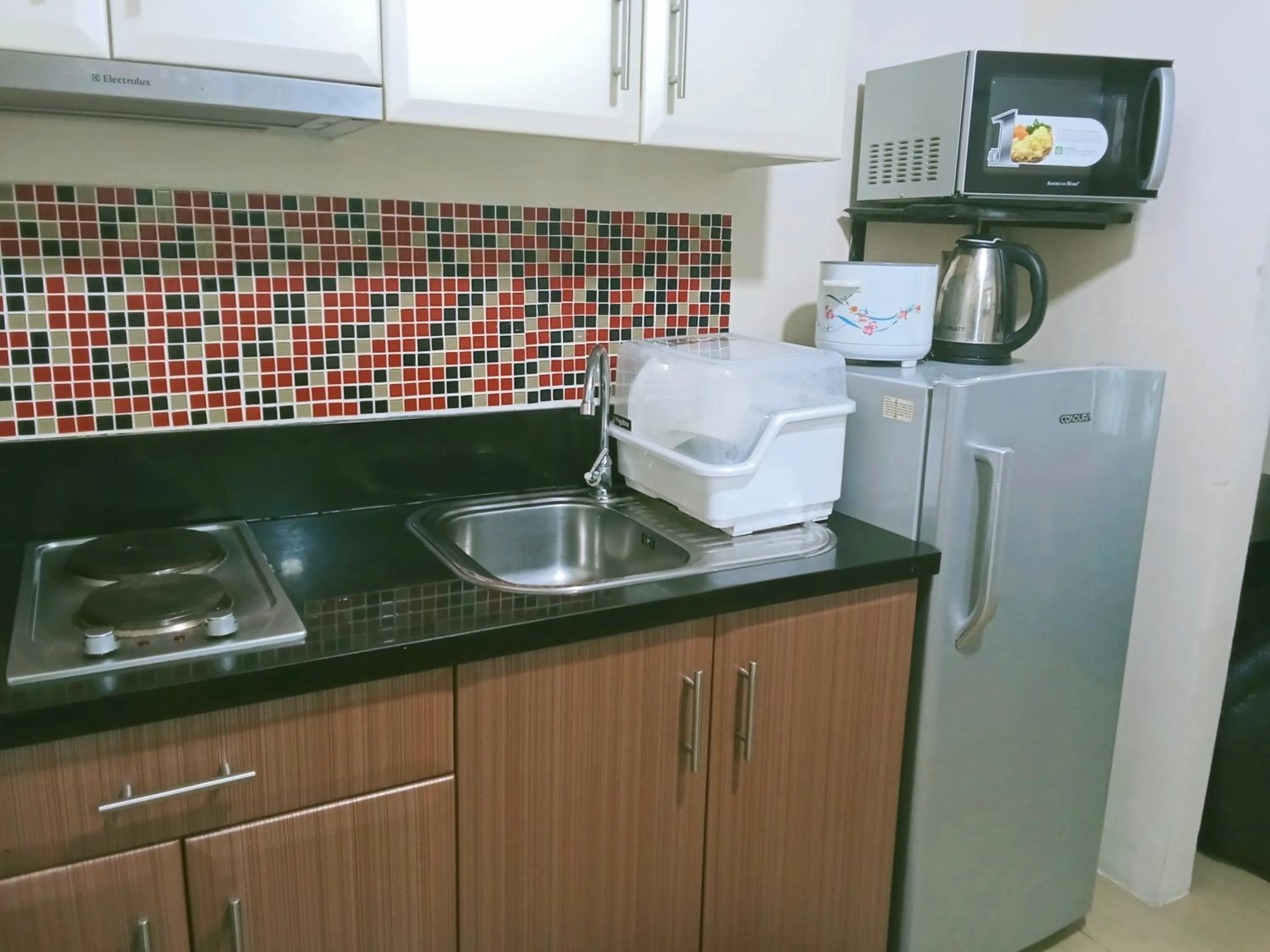 Kitchen or kitchenette in Henry's Newport Condotel