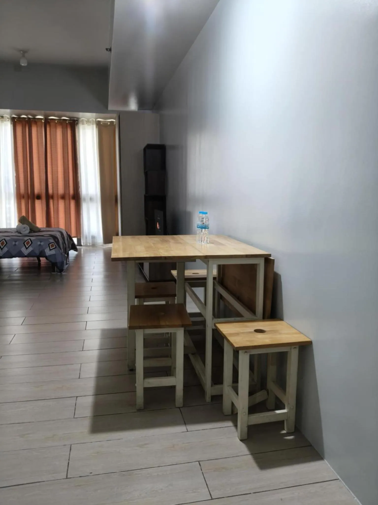 Henry's Newport Condotel