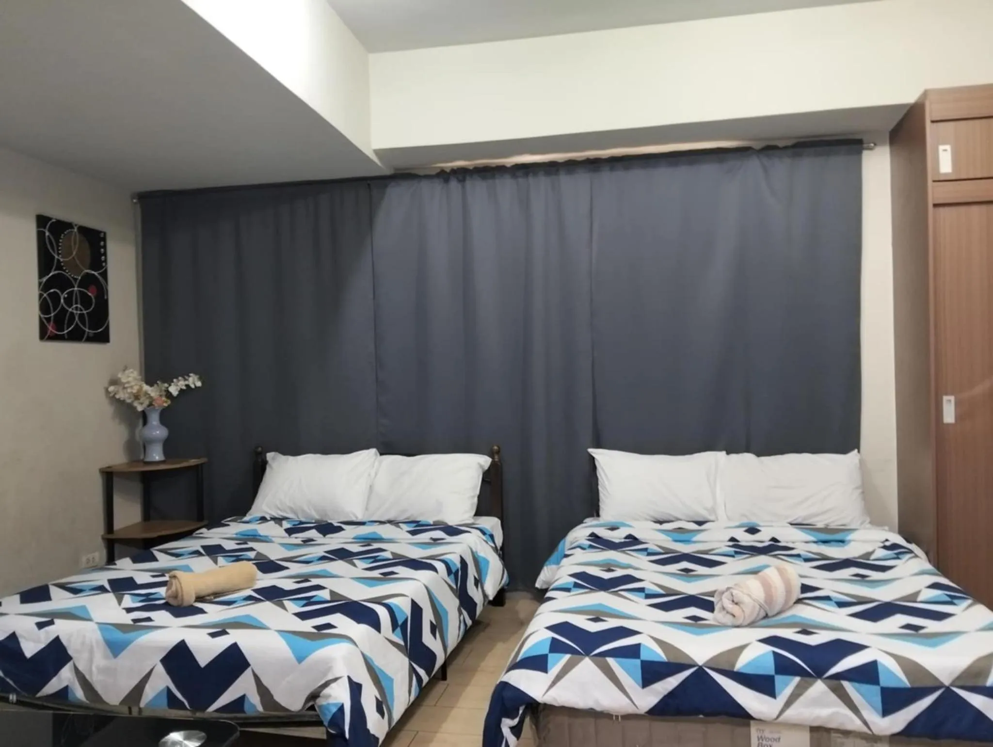 Bed in Henry's Newport Condotel