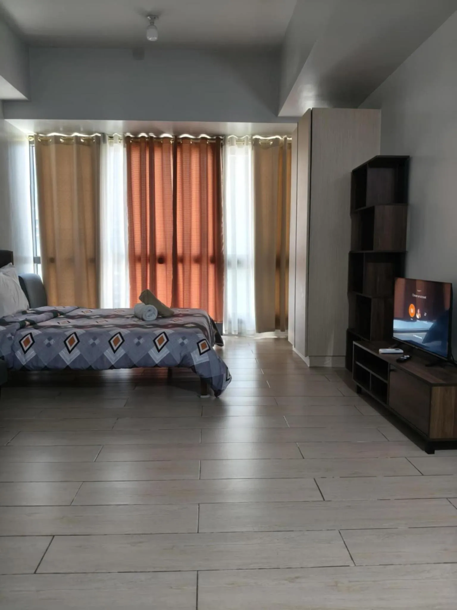 Bed in Henry's Newport Condotel