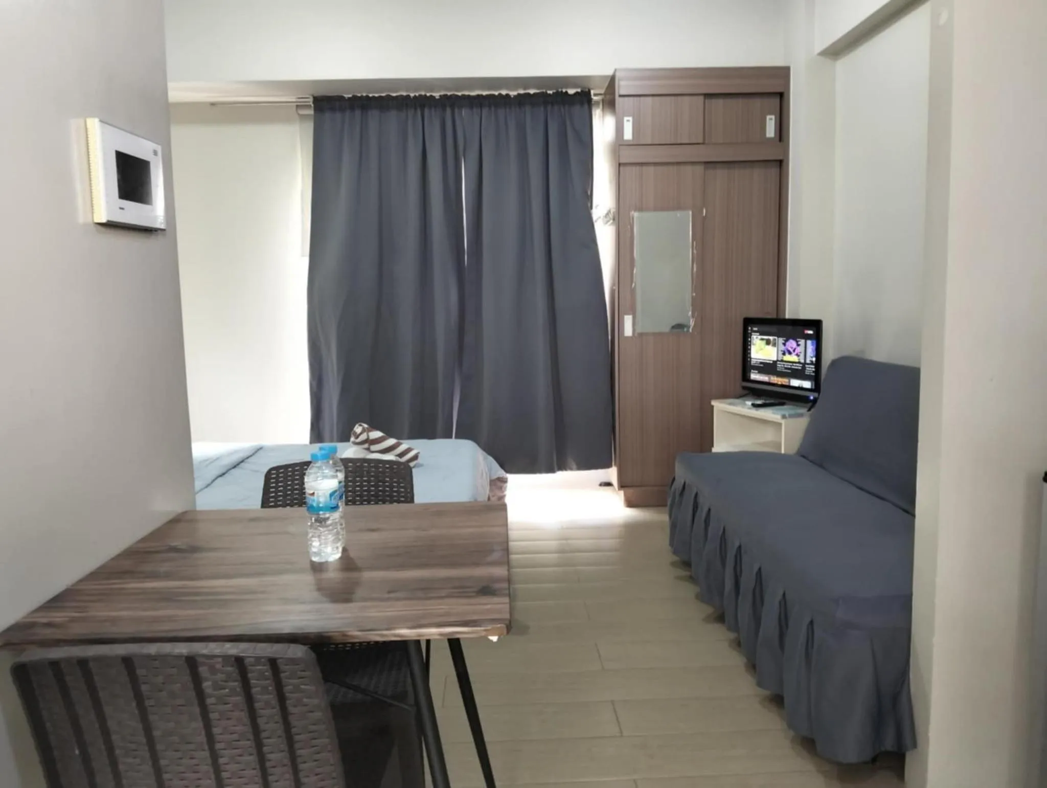 Bed in Henry's Newport Condotel