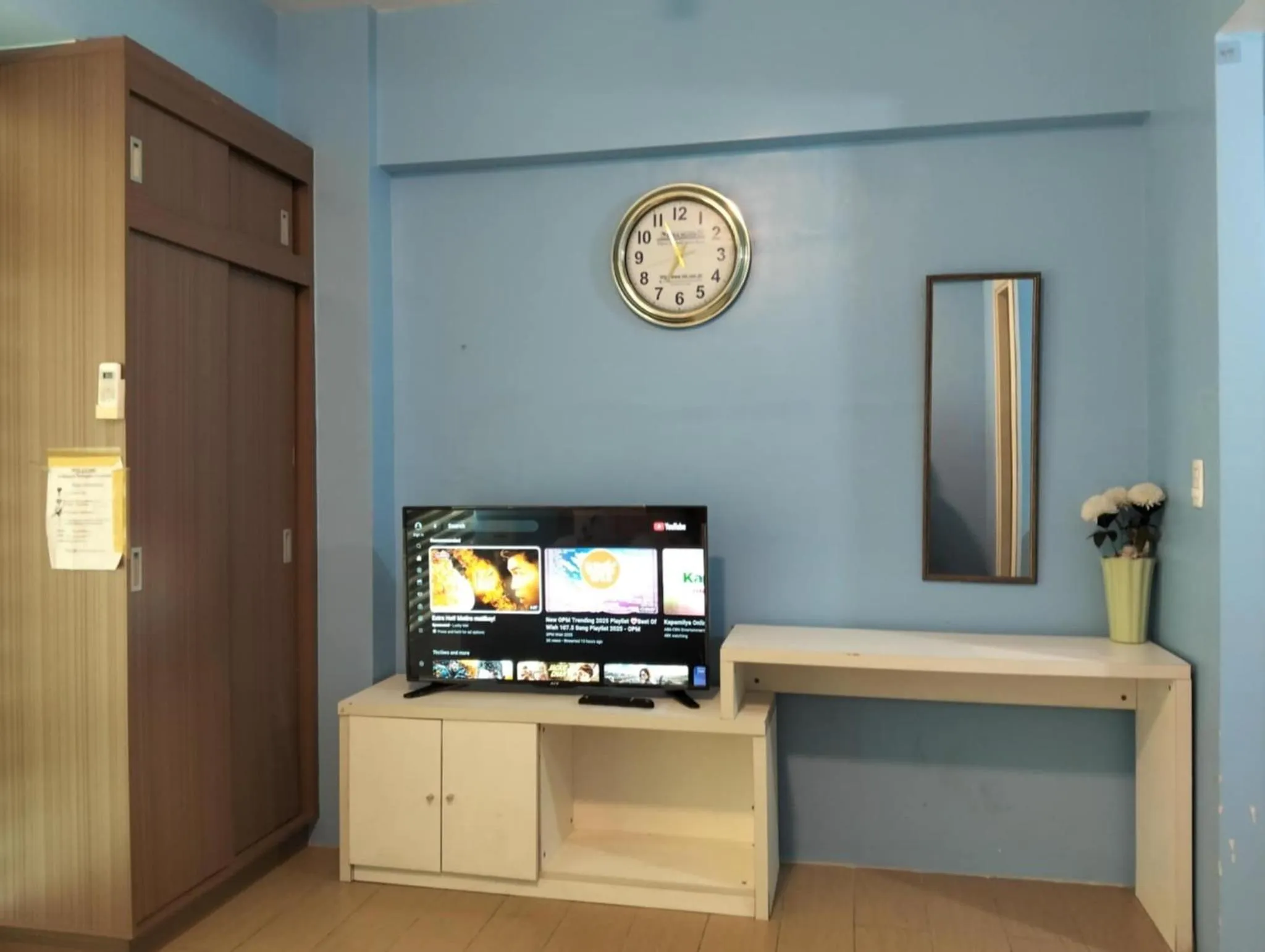 Henry's Newport Condotel