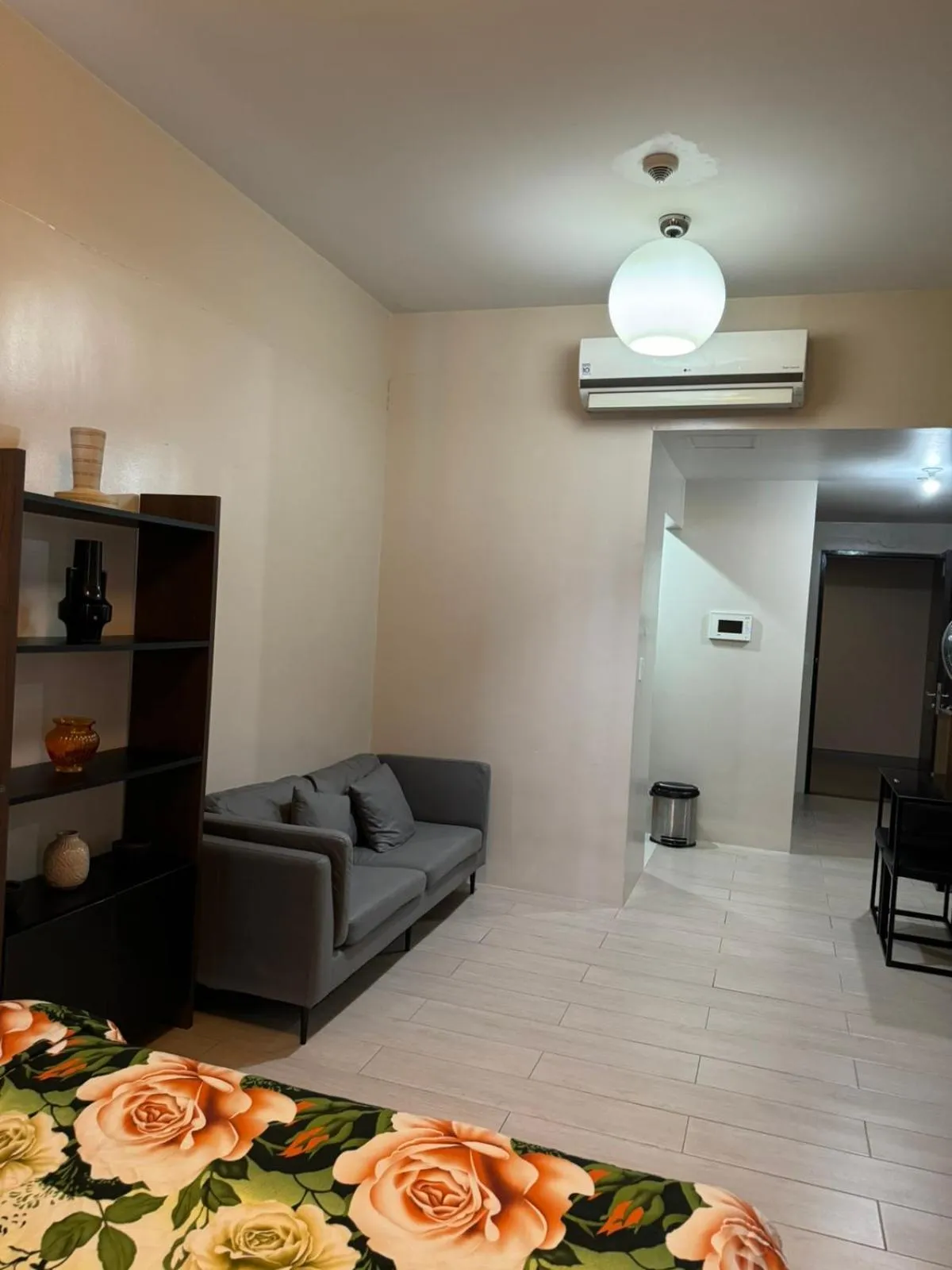 Henry's Newport Condotel