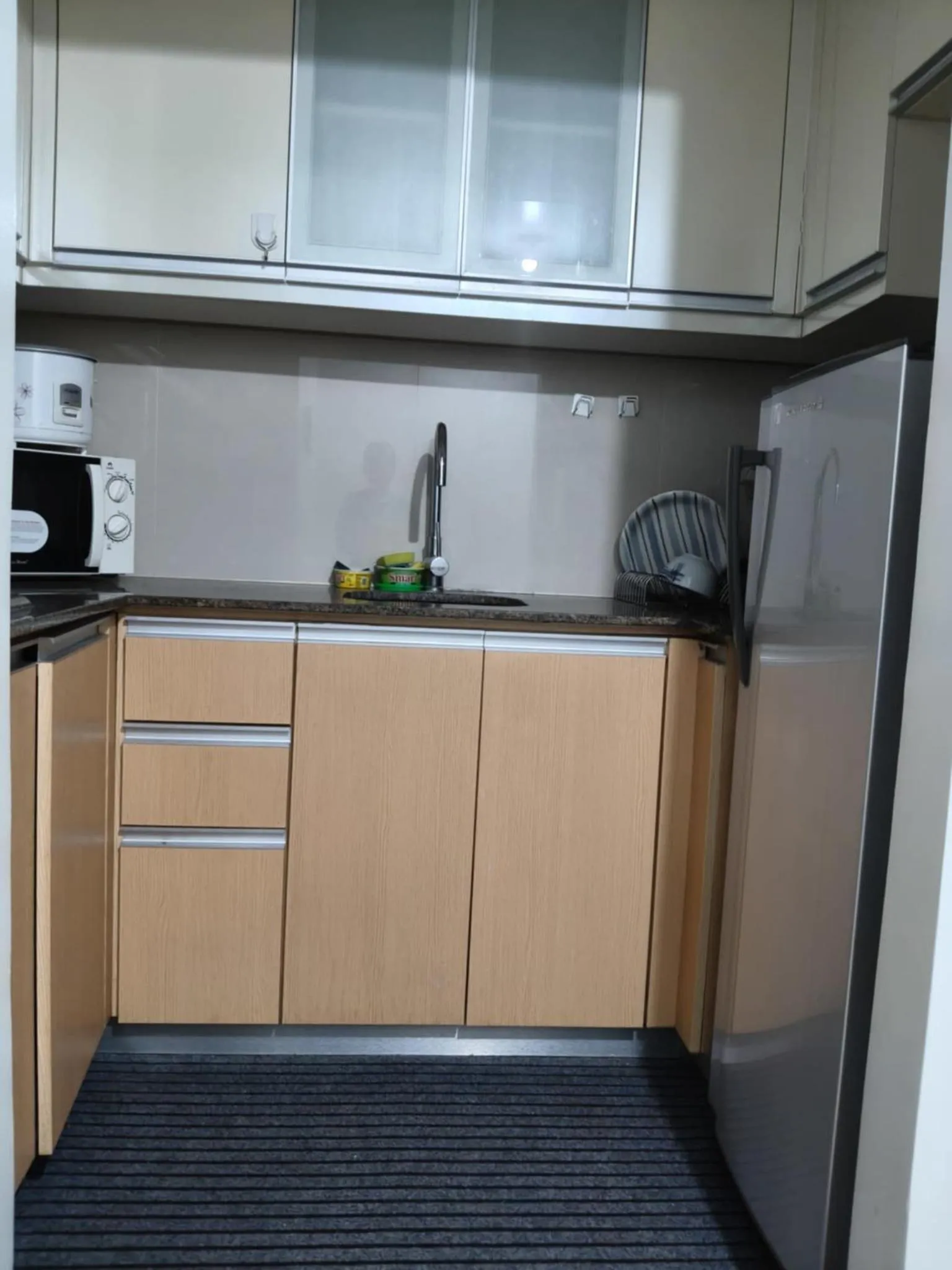 Henry's Newport Condotel