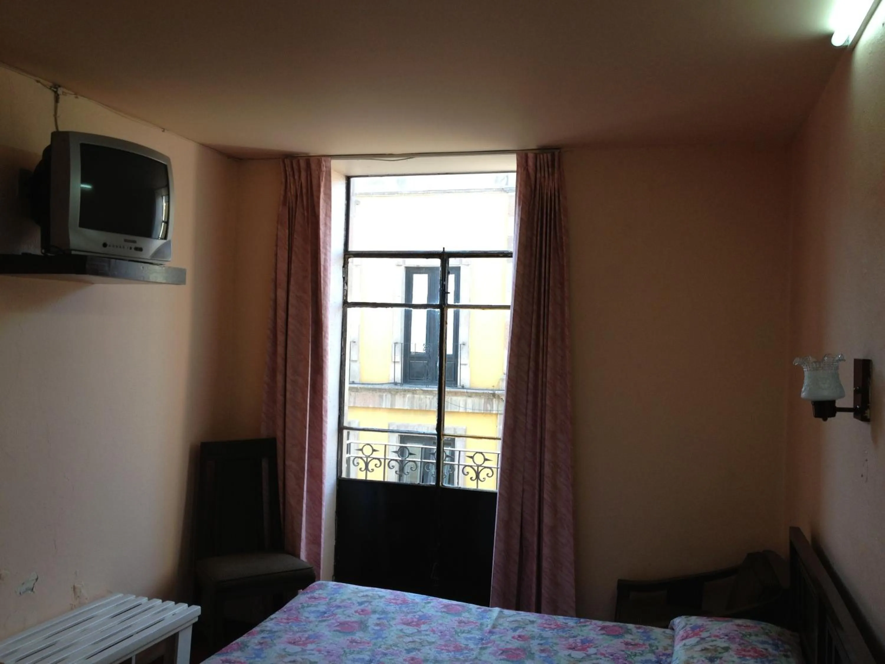 Bedroom, Bed in Hotel Gomez de Celaya