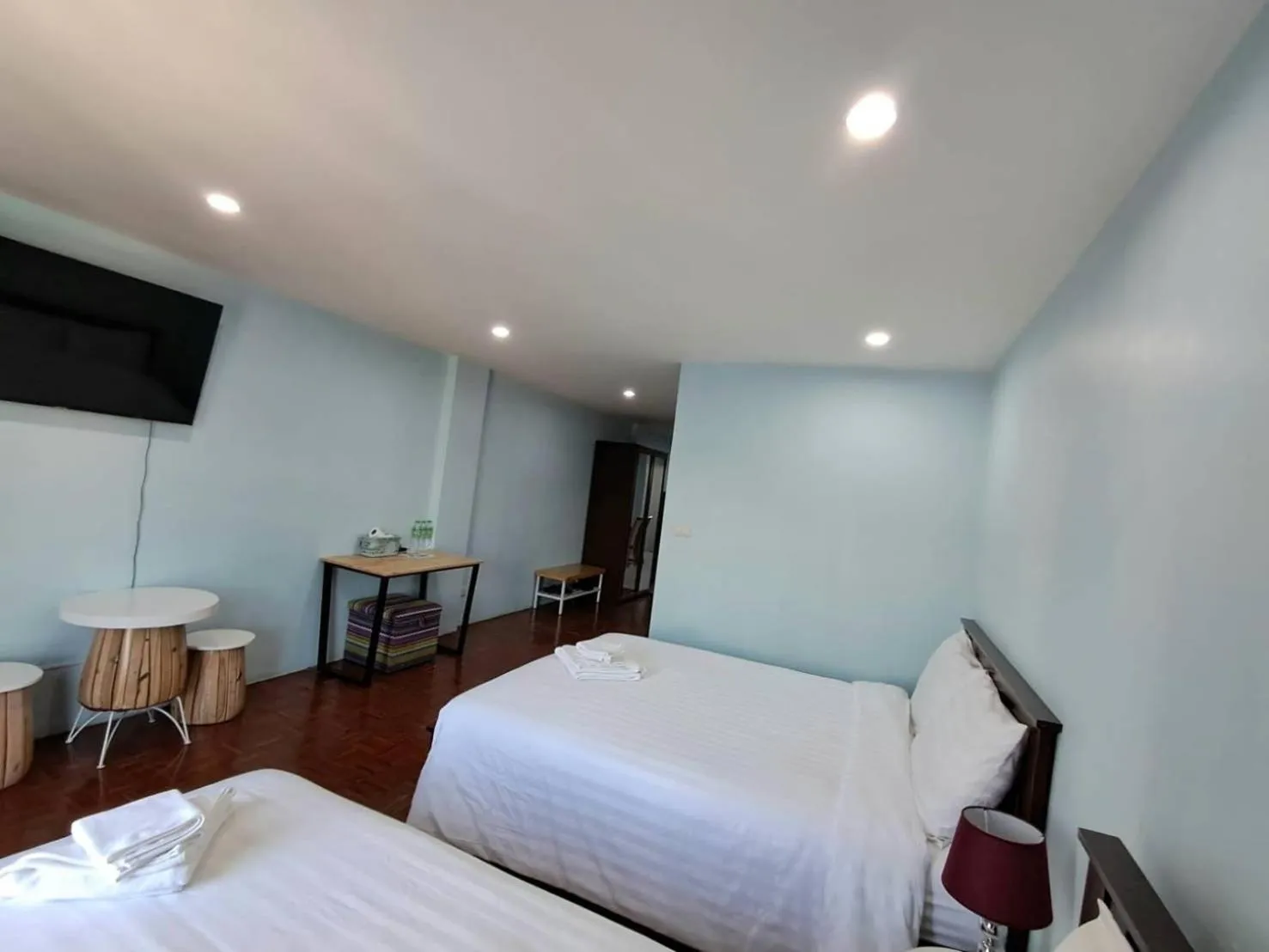 Photo of the whole room, Bed in Little Seoul