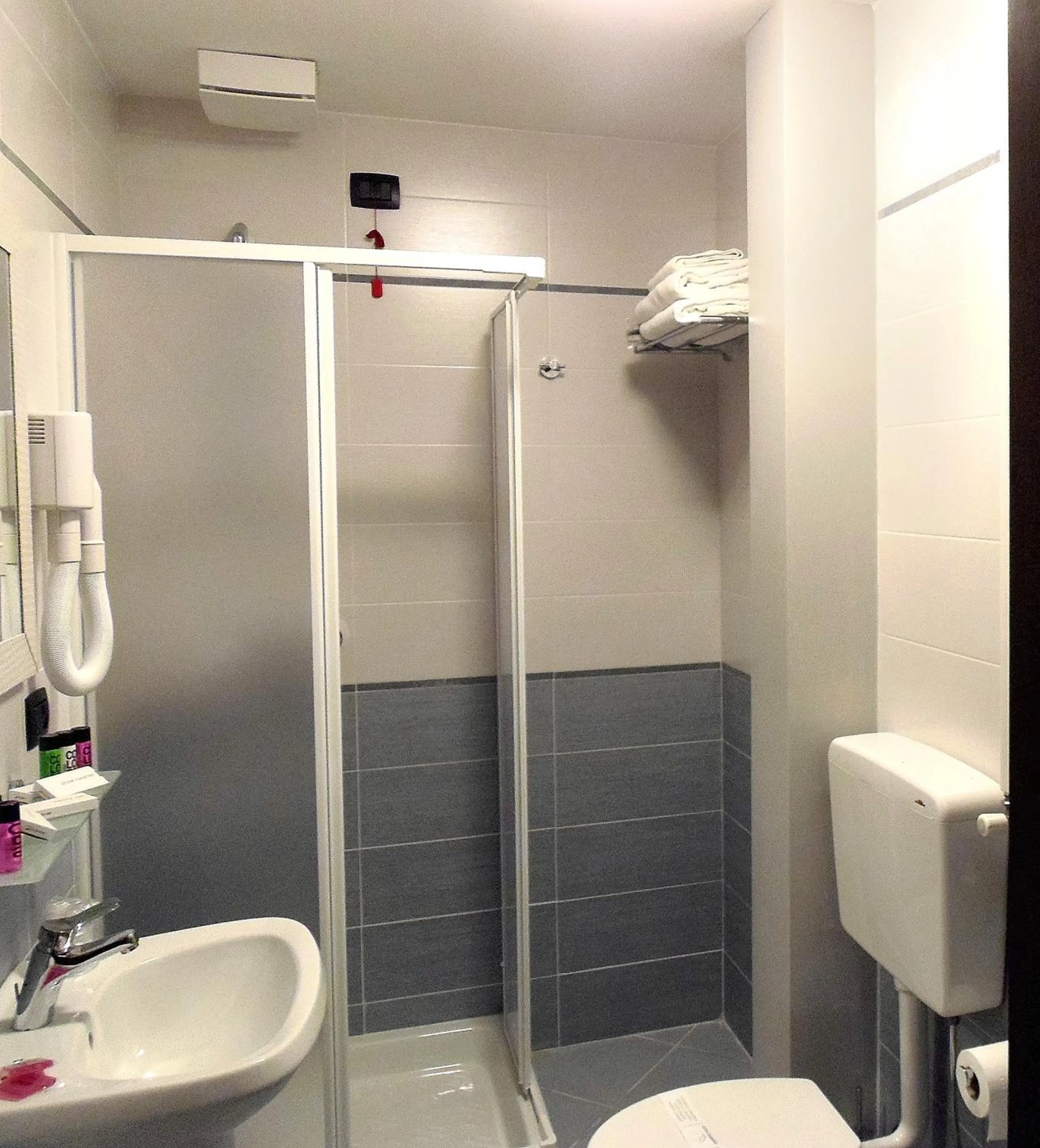 Bathroom in Hotel Lido Inn