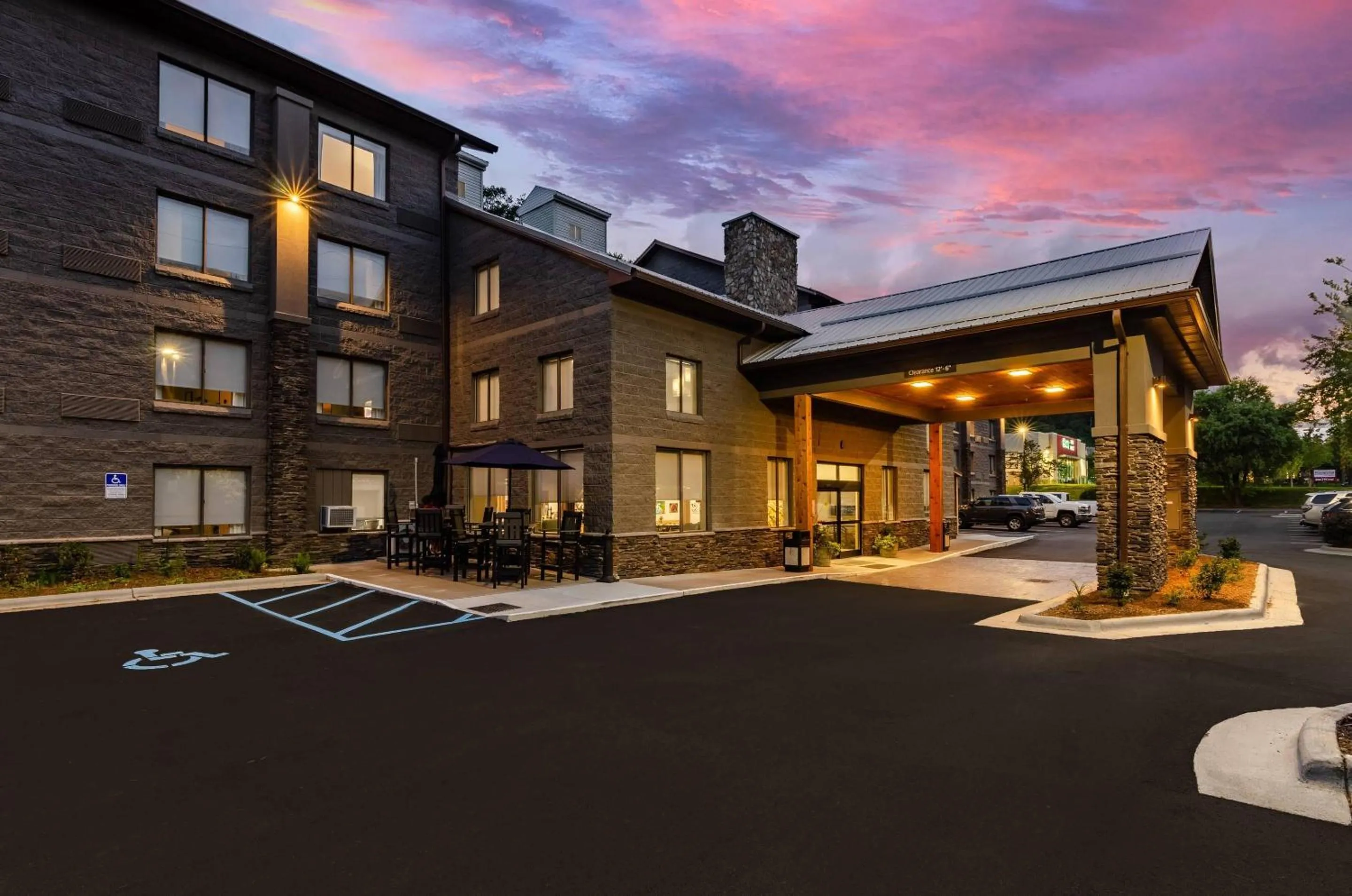 Property building in Graystone Lodge, an Ascend Collection Hotel