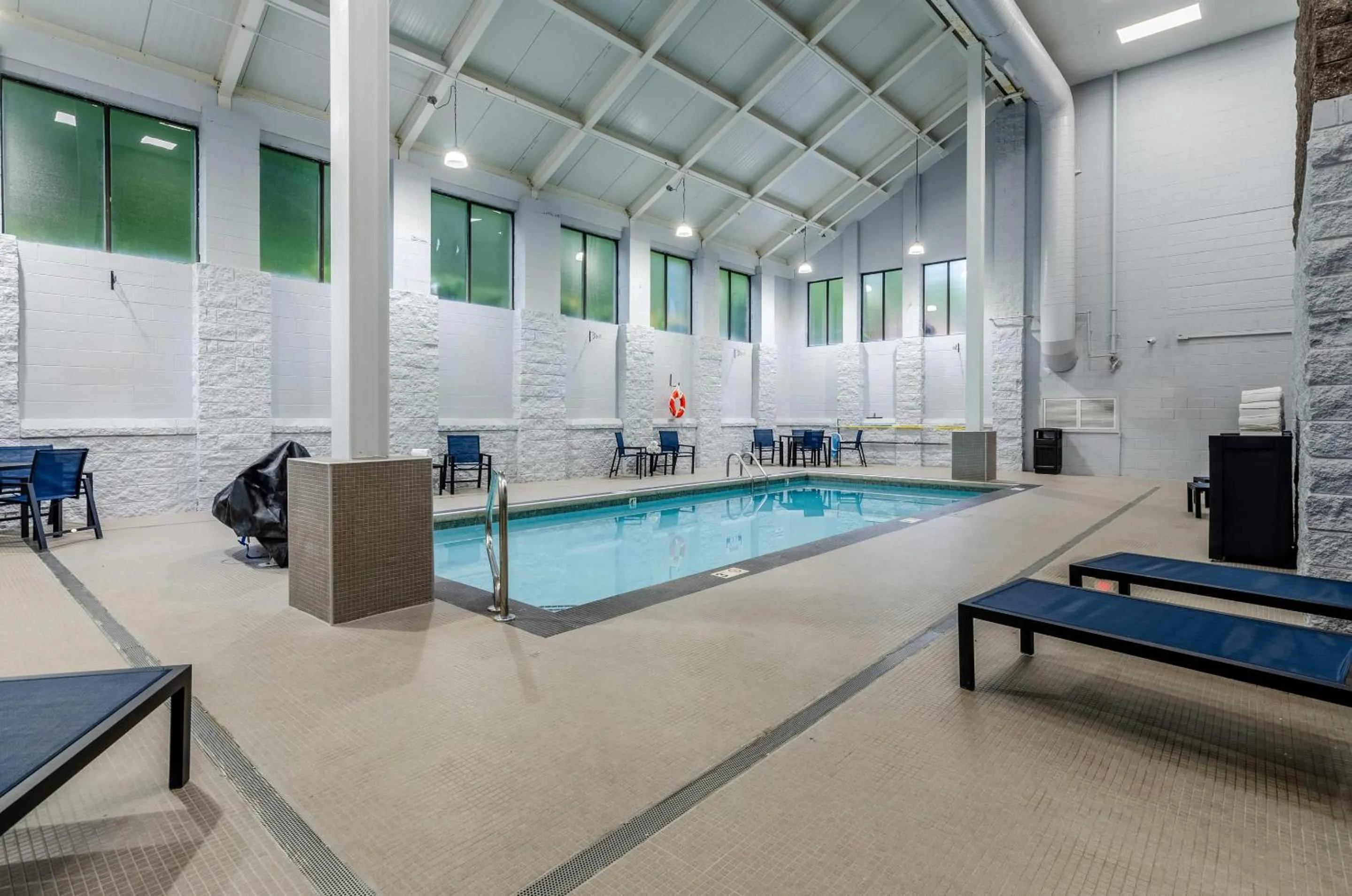 Swimming pool in Graystone Lodge, an Ascend Collection Hotel