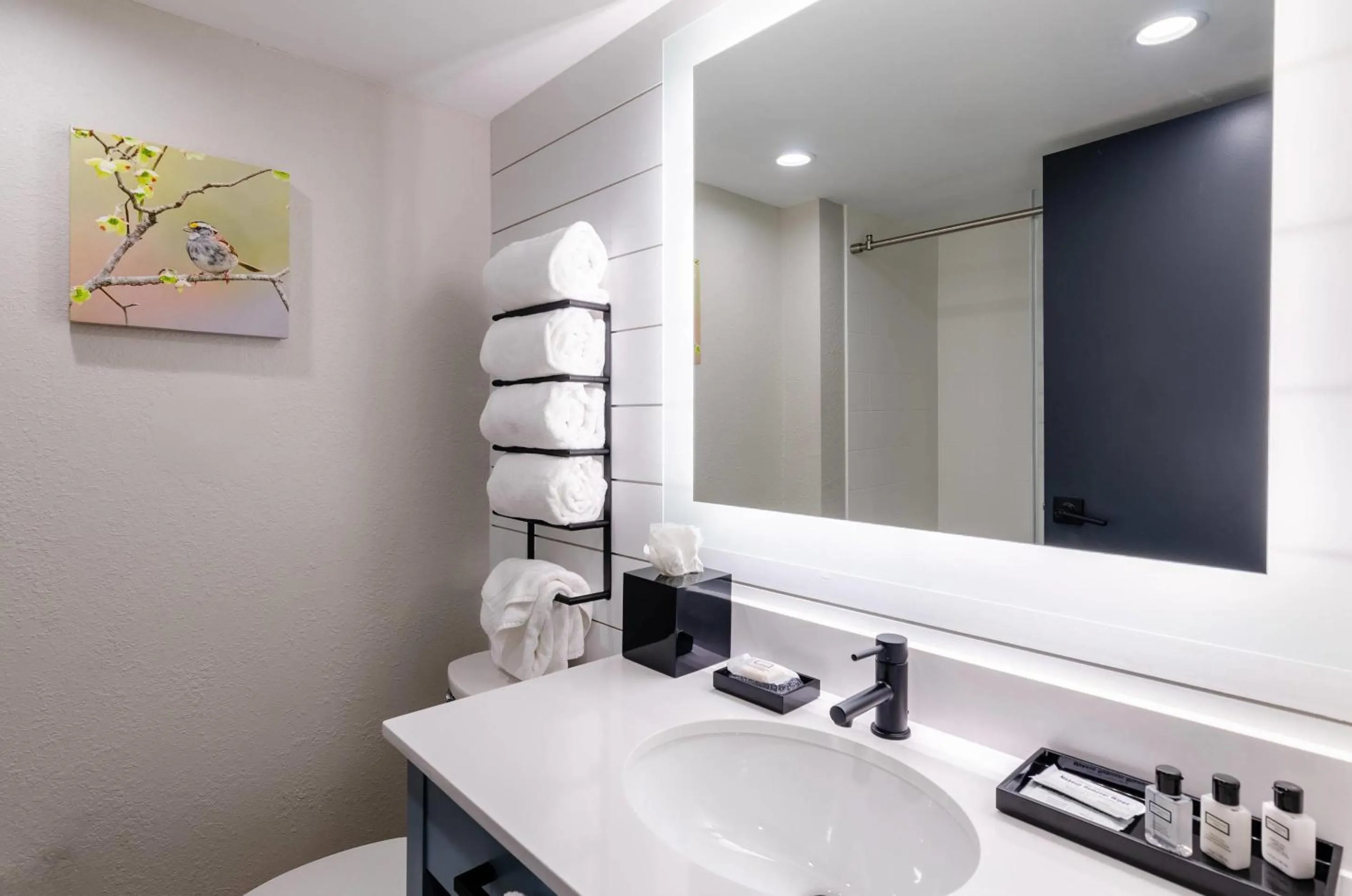 Bedroom in Graystone Lodge, an Ascend Collection Hotel