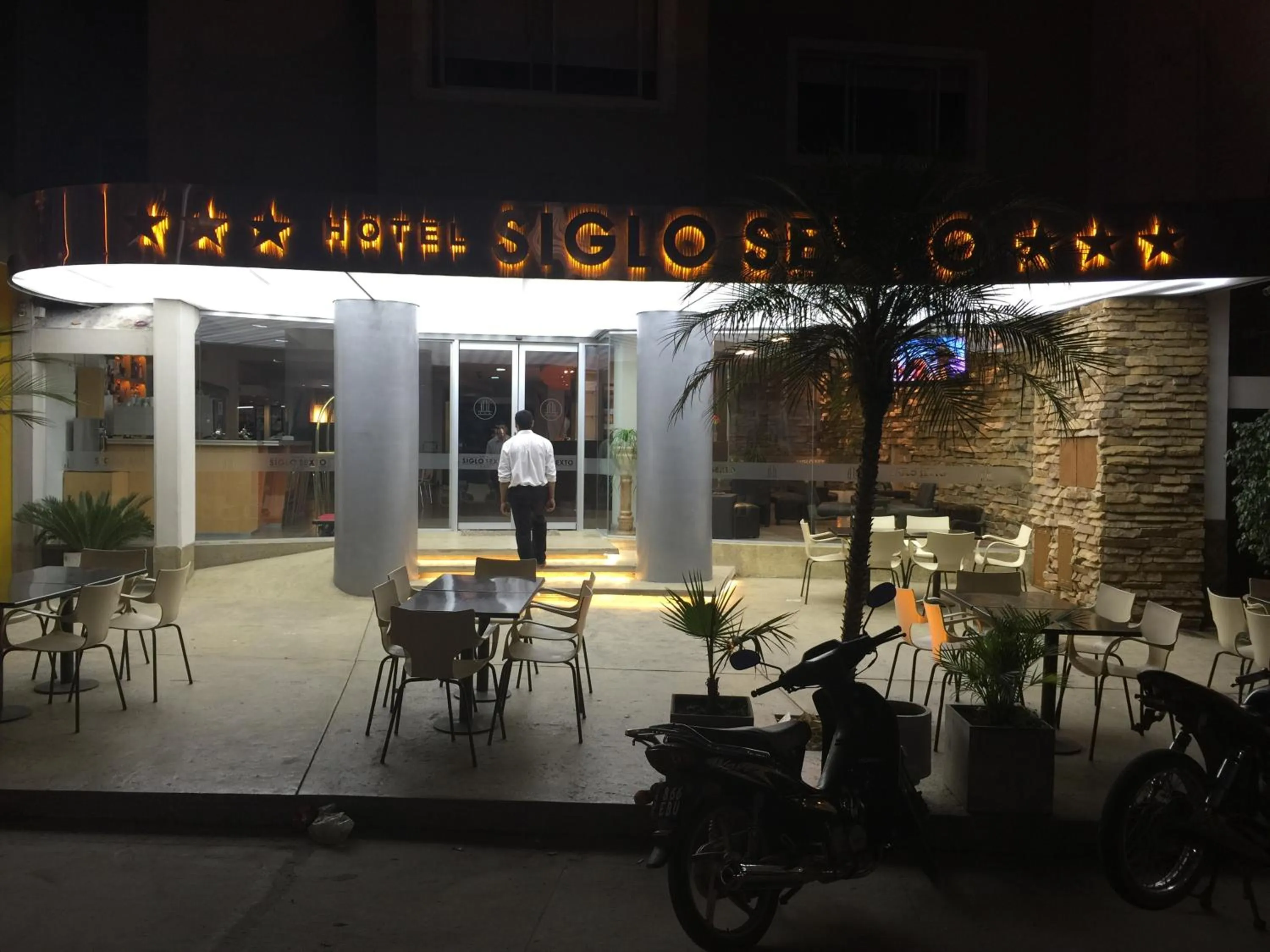 Facade/entrance in Hotel Siglo Sexto