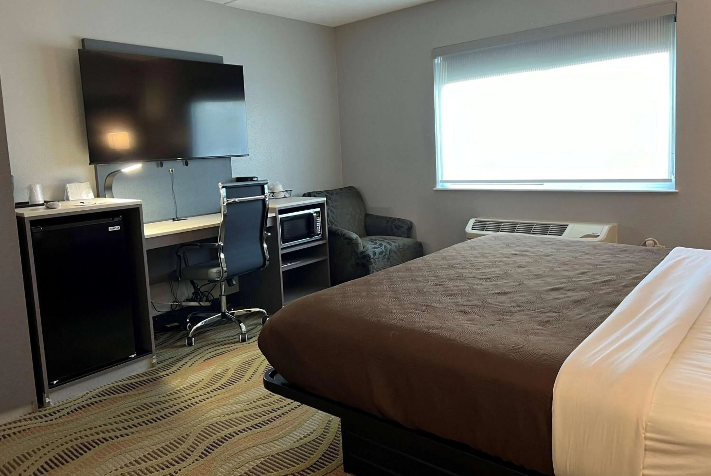 Photo of the whole room, Bed in AmericInn by Wyndham Republic