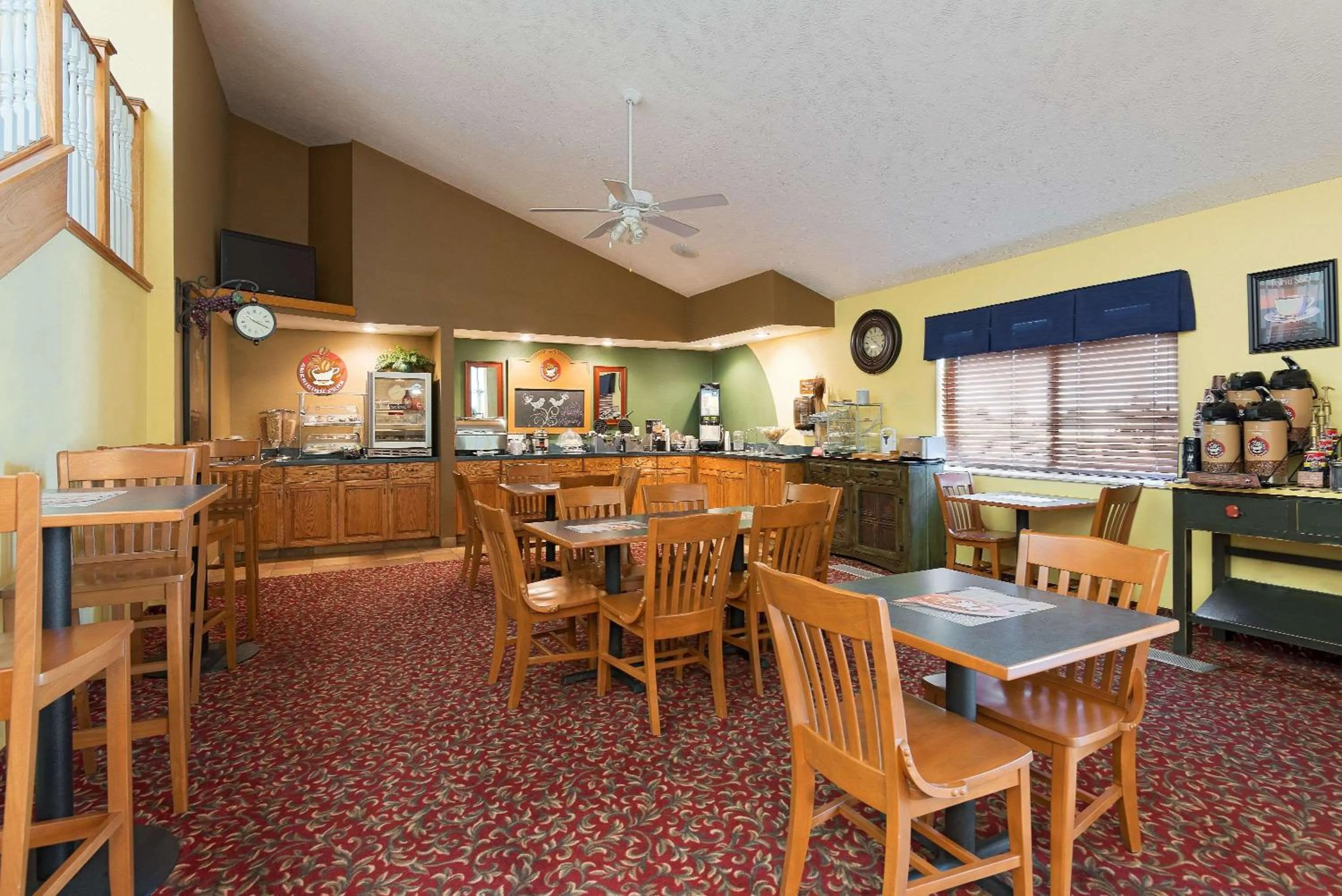 Restaurant/places to eat in AmericInn by Wyndham Republic