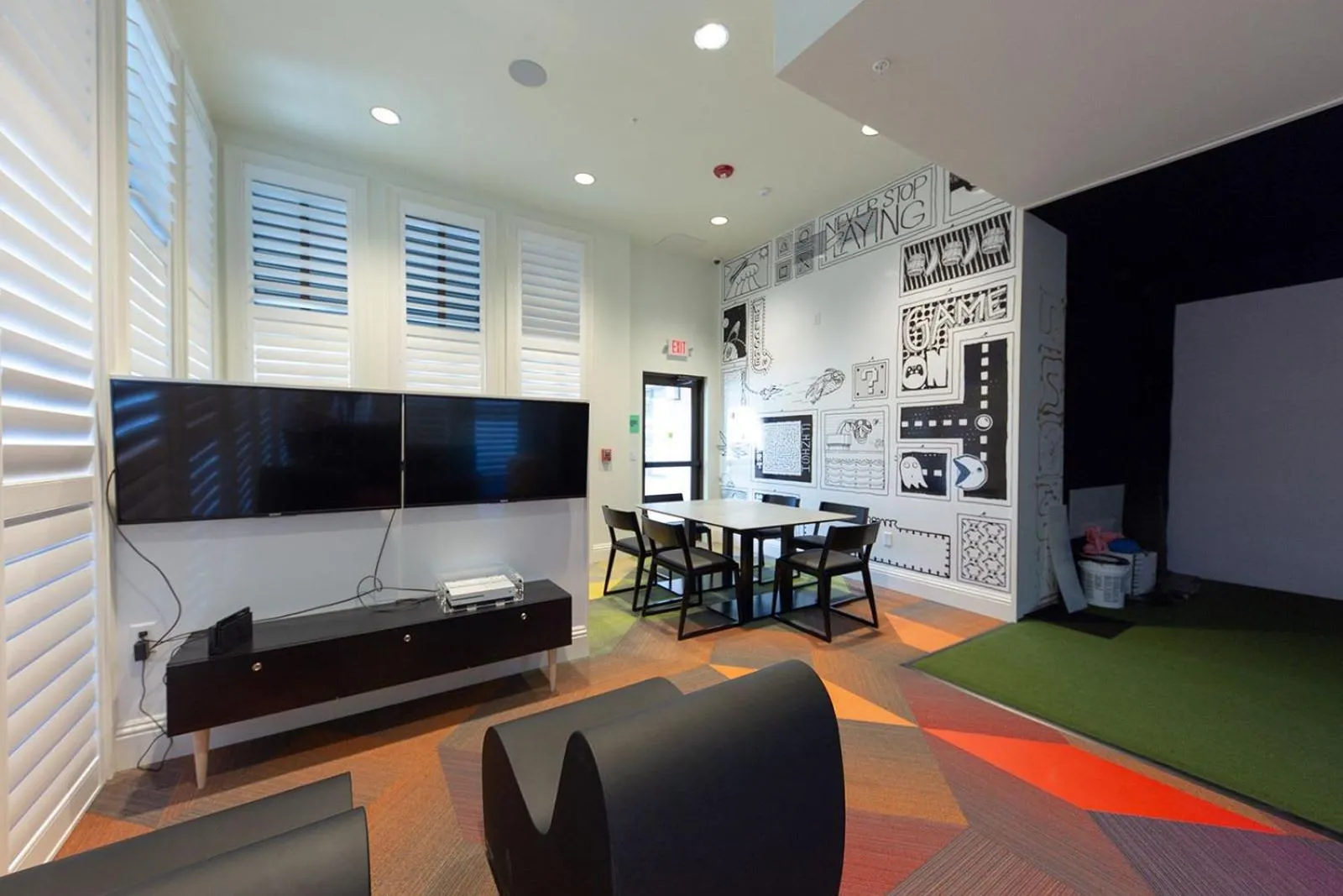 Communal lounge/ TV room in 4BR Home w Full Resort Access - Near Disney