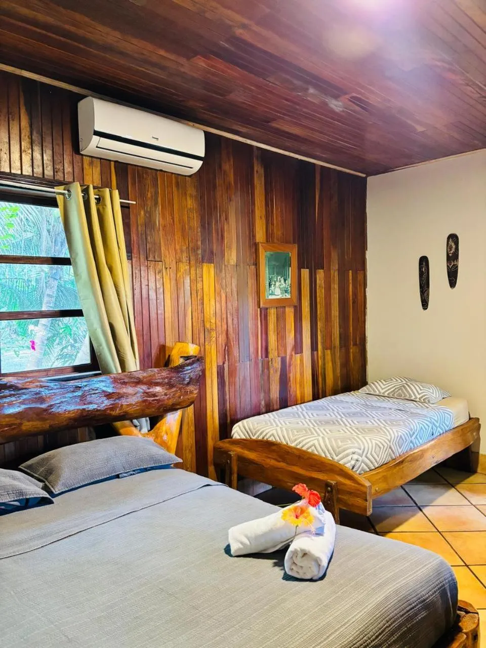 Bed in Hotel La Isla Inn