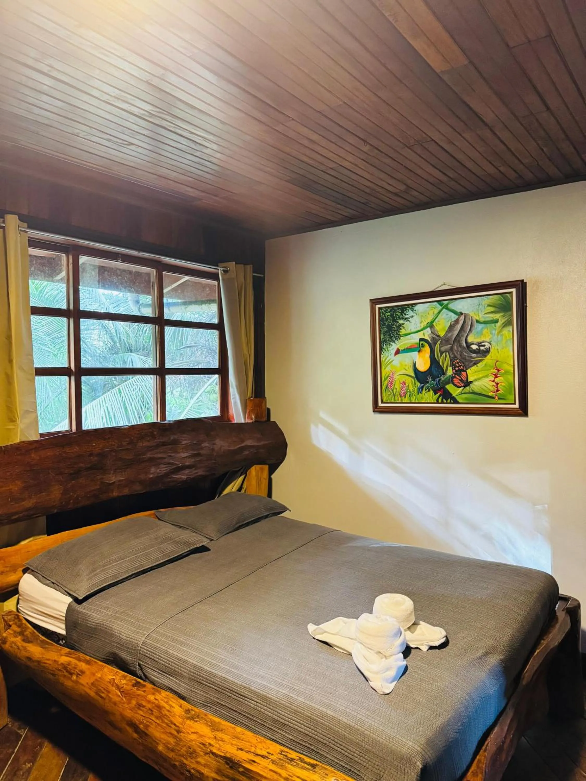 Bed in Hotel La Isla Inn