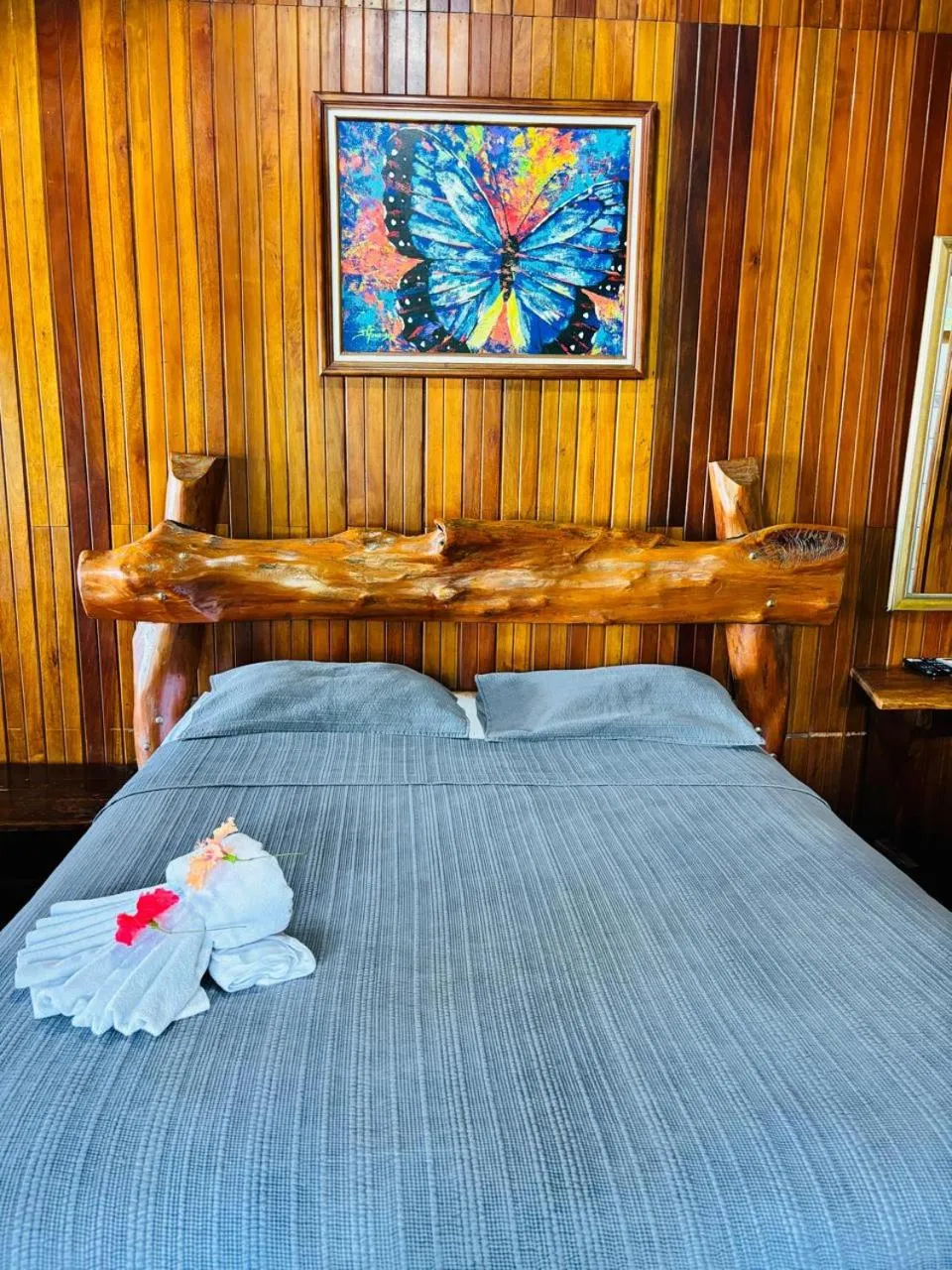 Bed in Hotel La Isla Inn