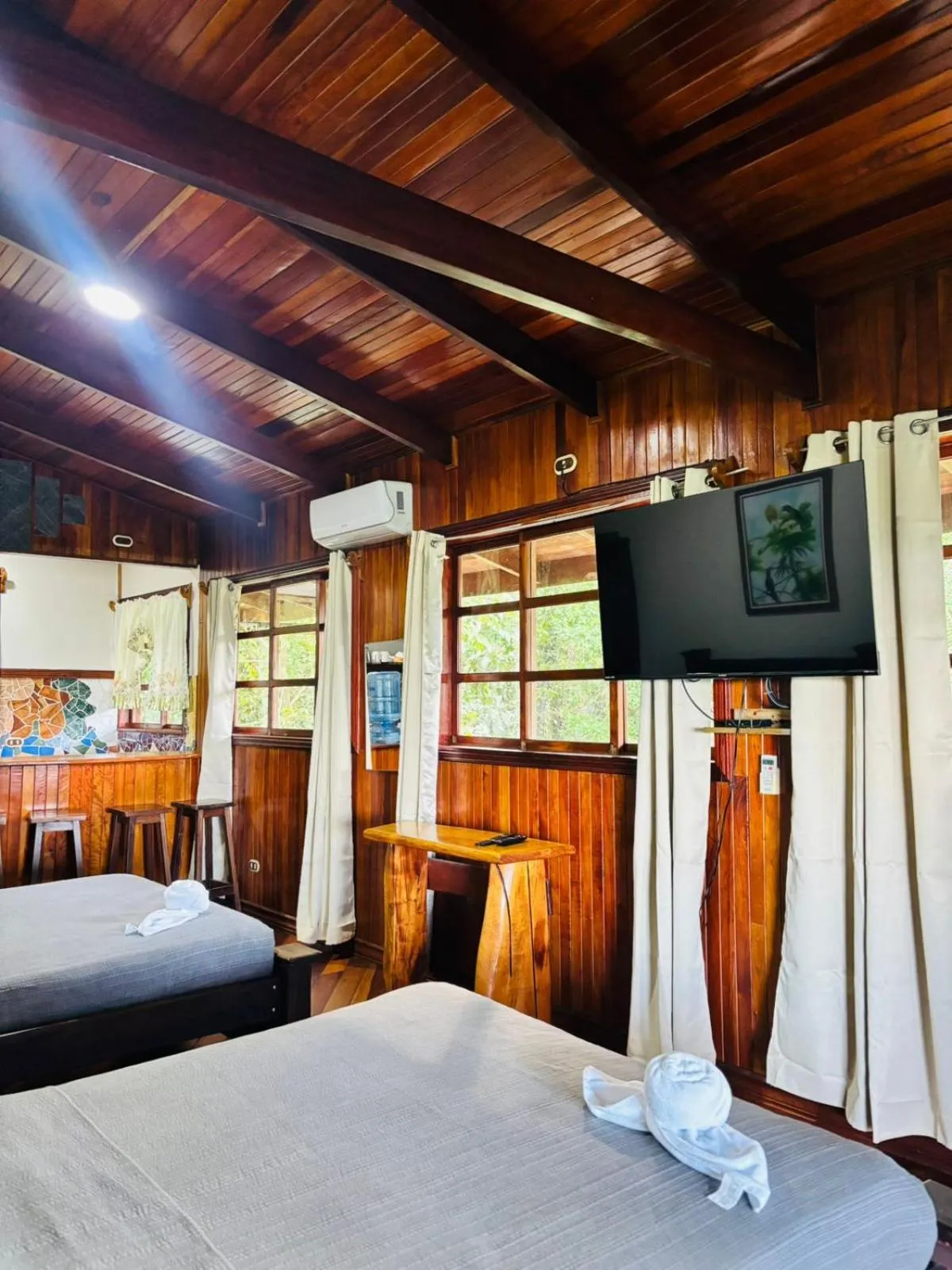 Bed in Hotel La Isla Inn