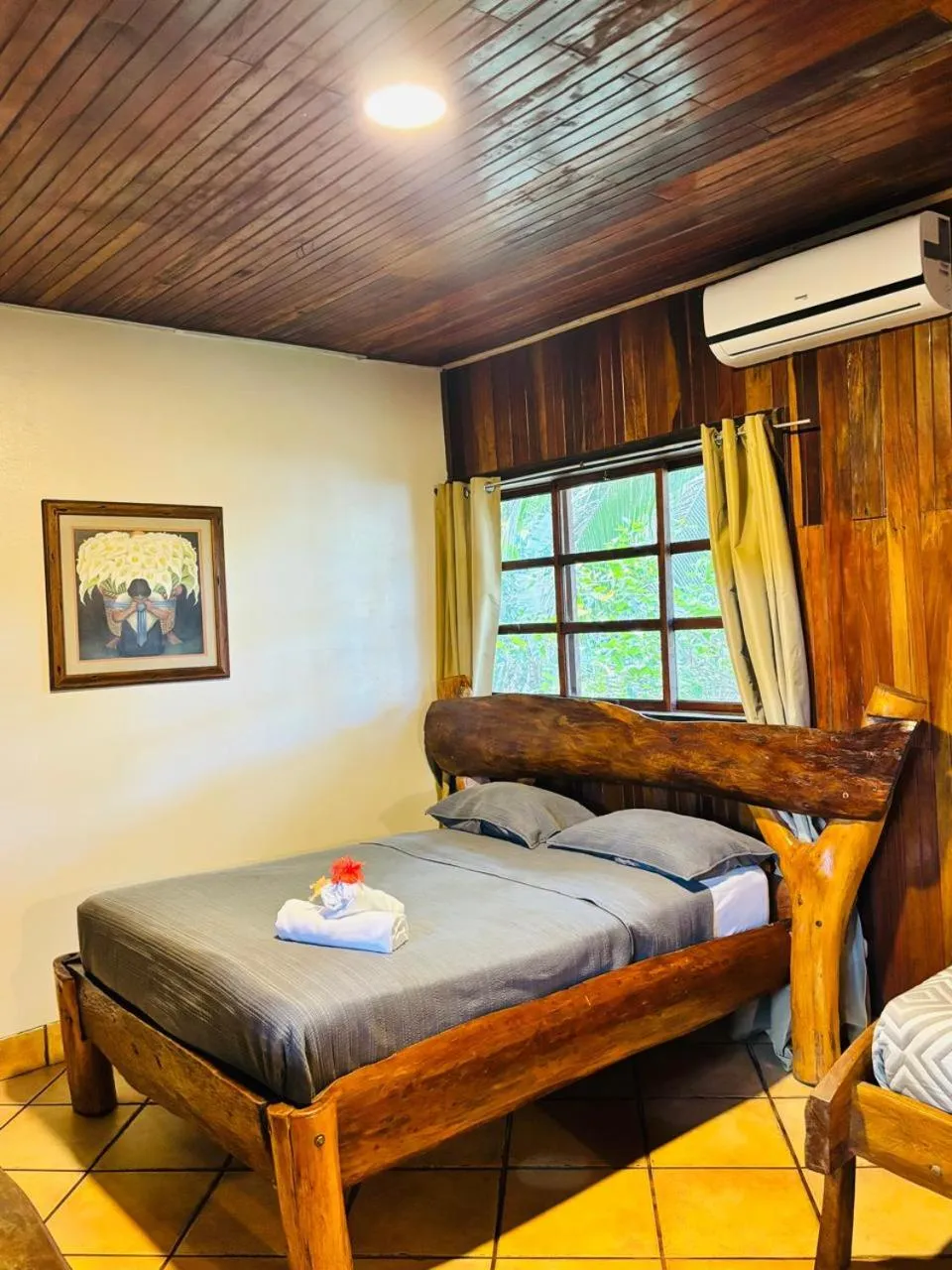 Bed in Hotel La Isla Inn