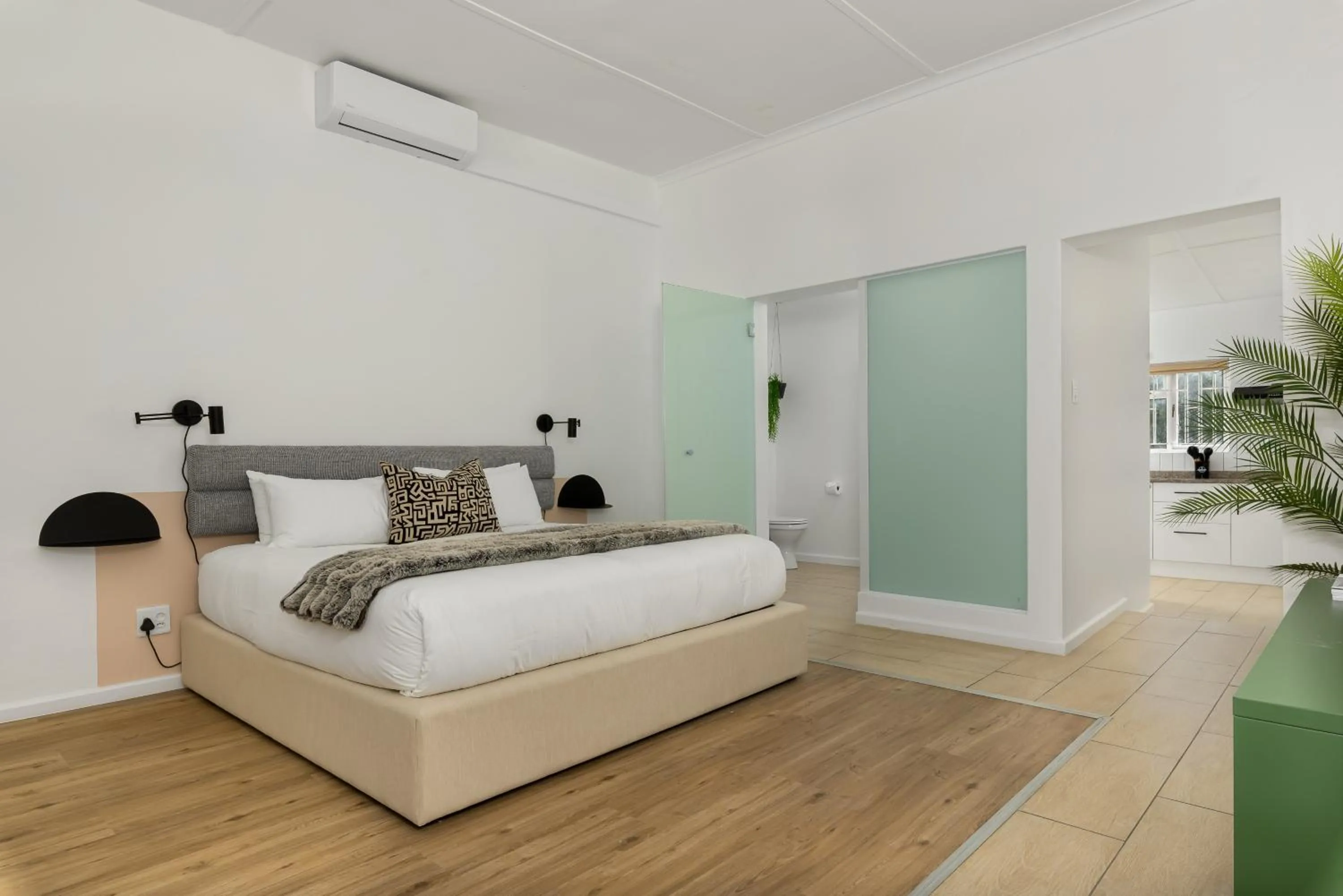 Bed in Neighbourgood Franschhoek