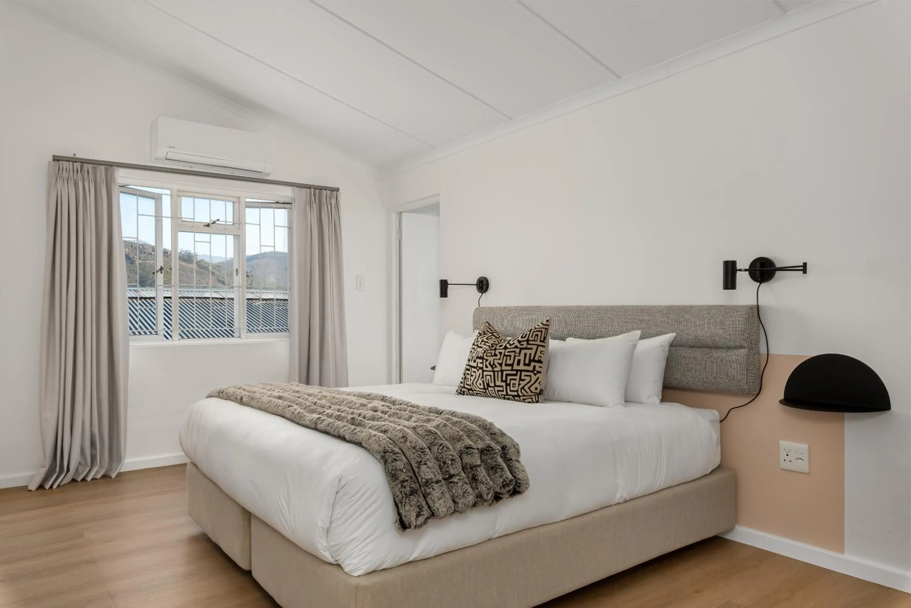 Bed in Neighbourgood Franschhoek