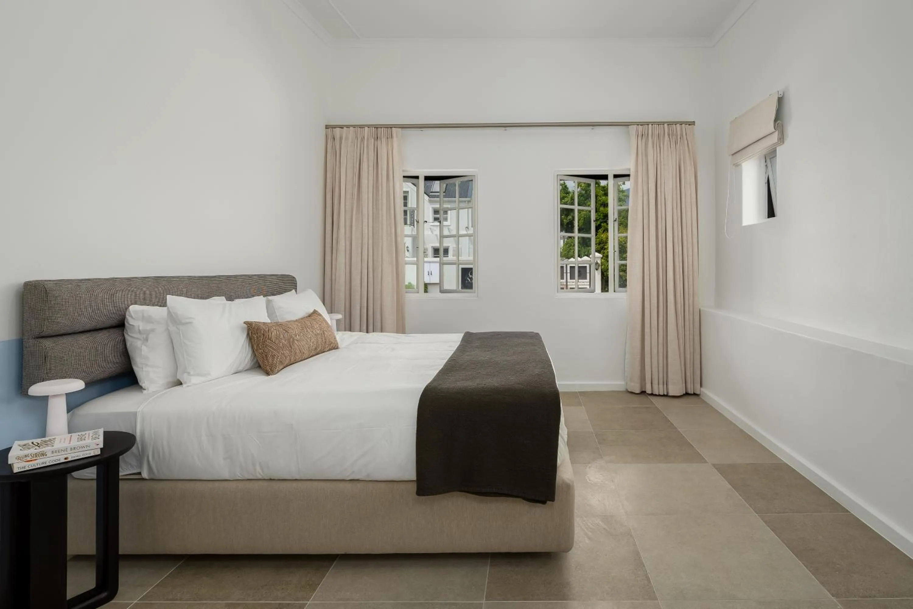 Bed in Neighbourgood Franschhoek