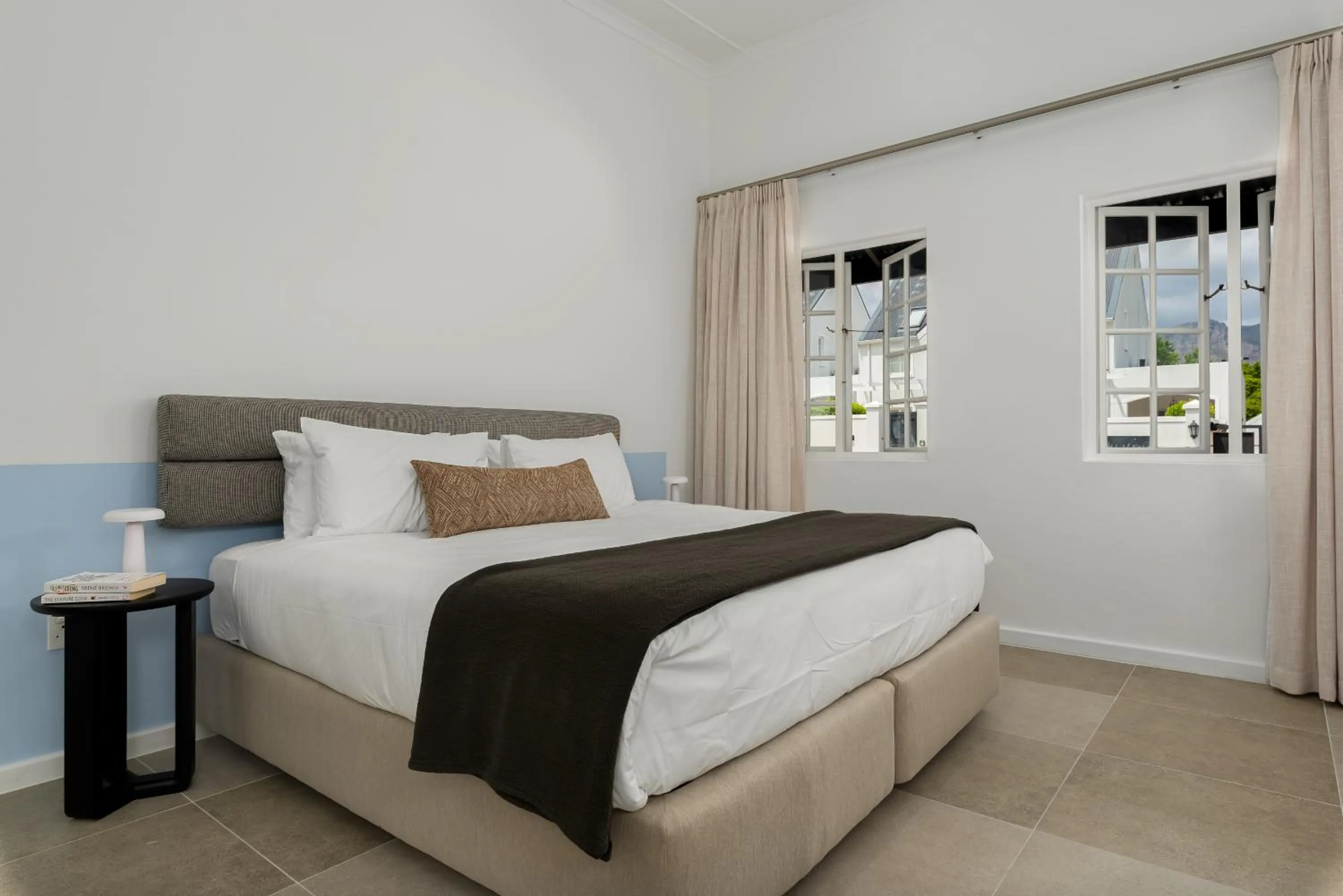 Bed in Neighbourgood Franschhoek