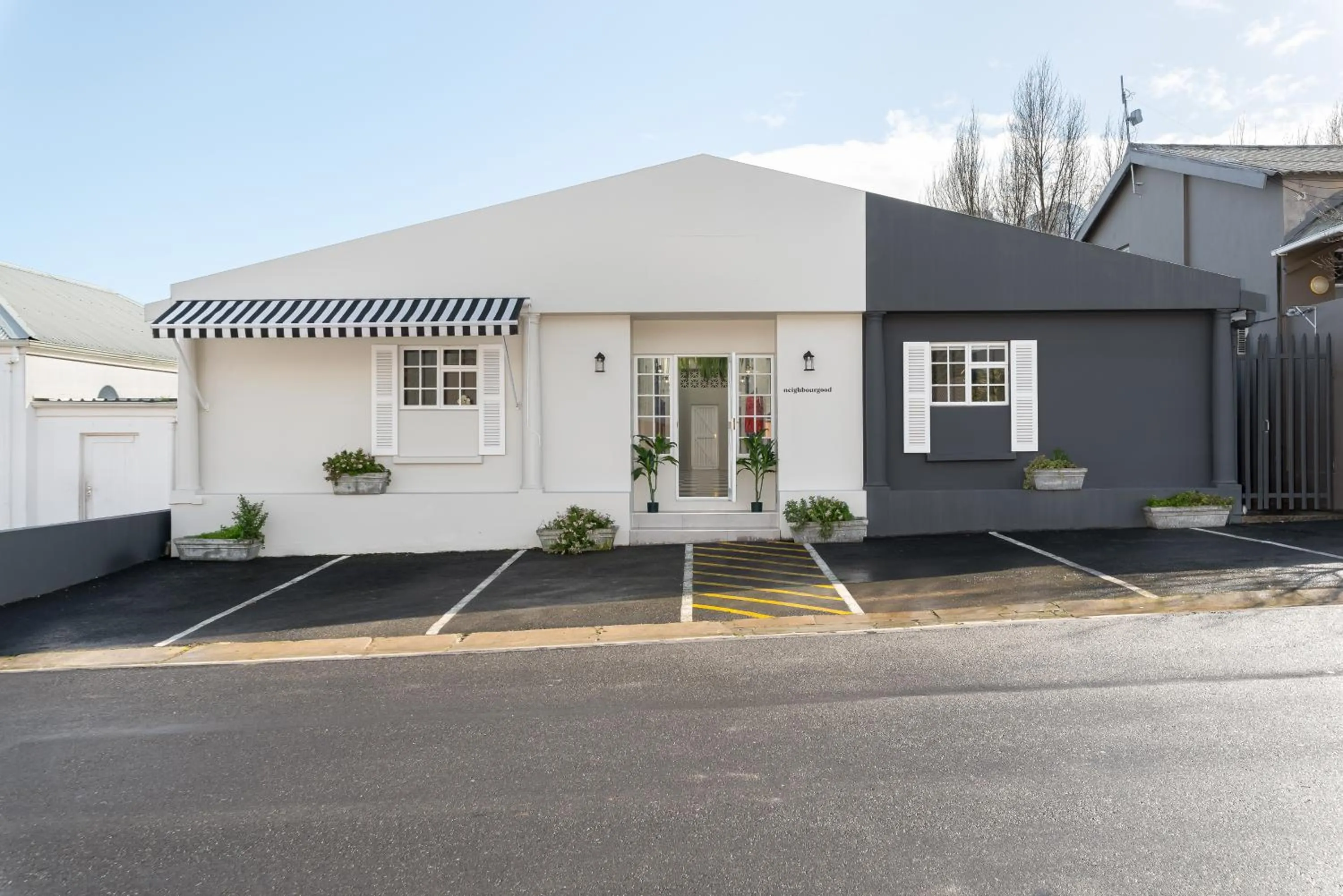 Property building in Neighbourgood Franschhoek