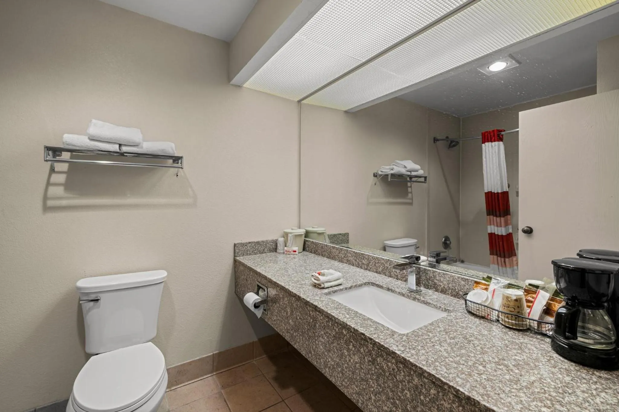 Bathroom in Red Roof Inn & Suites Albany, GA