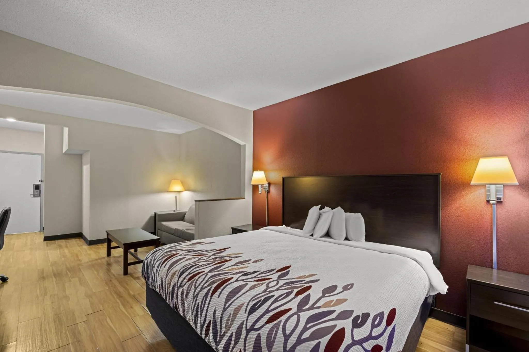 Photo of the whole room, Bed in Red Roof Inn & Suites Albany, GA