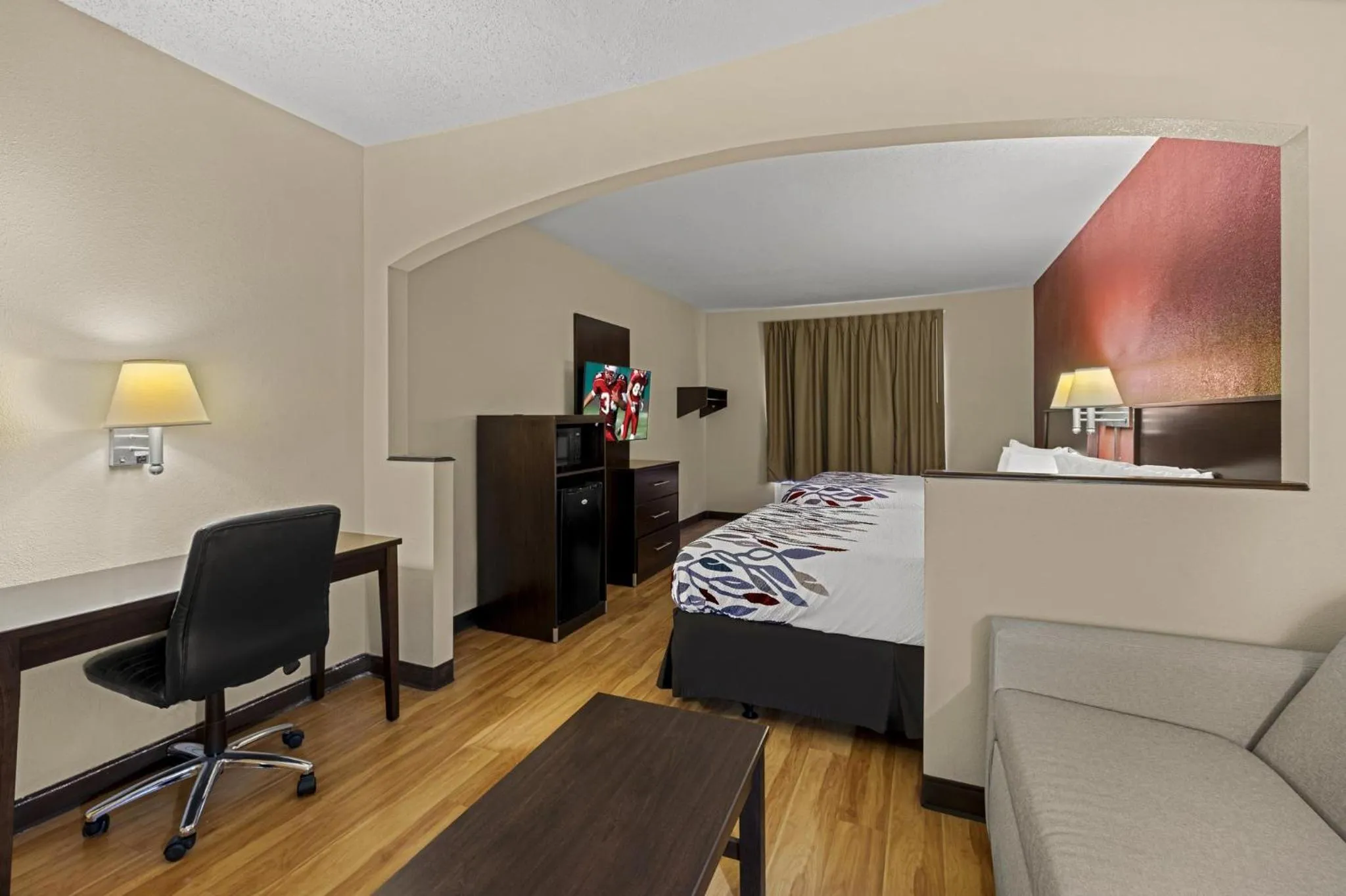 Bedroom, Bed in Red Roof Inn & Suites Albany, GA