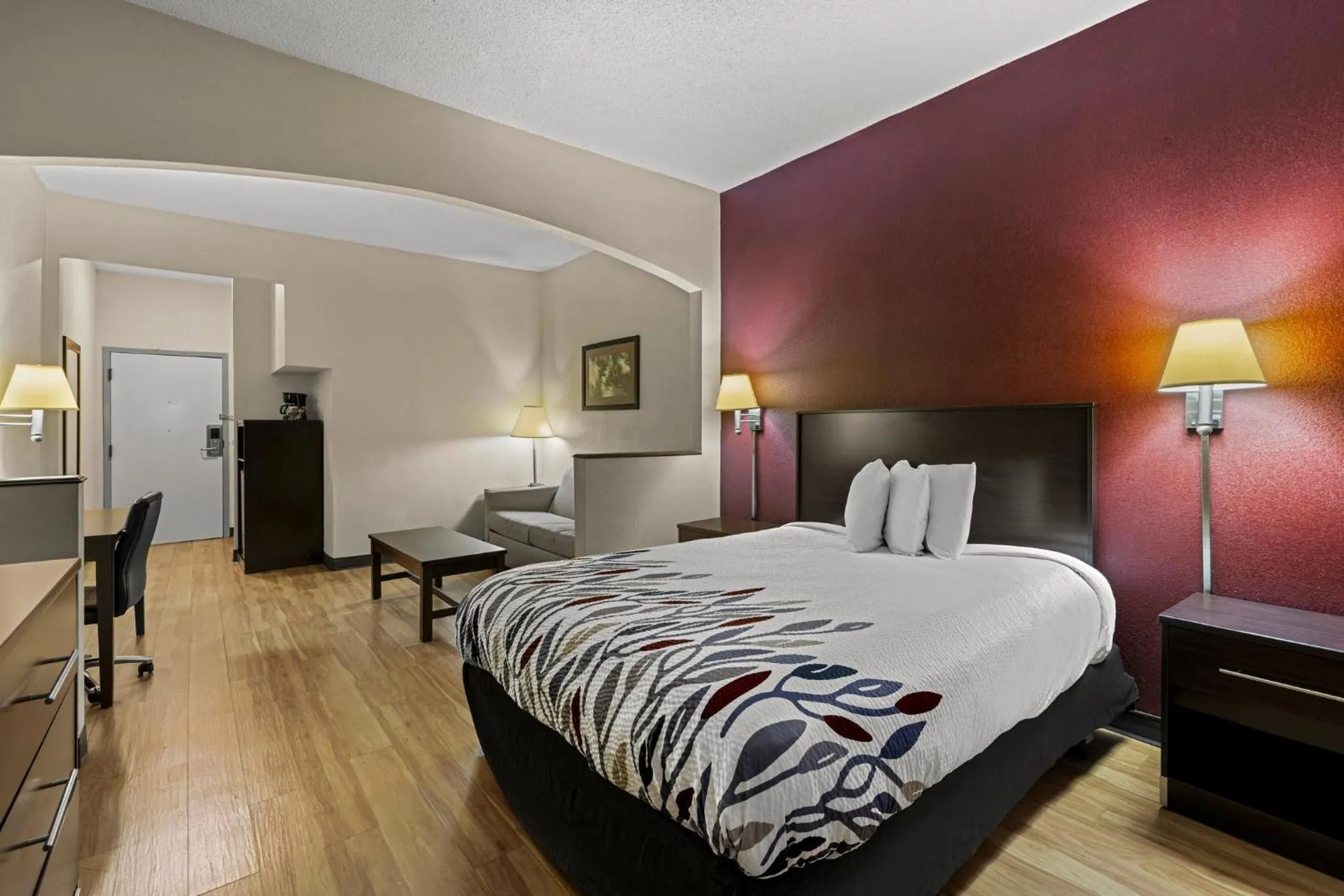 Bedroom, Bed in Red Roof Inn & Suites Albany, GA