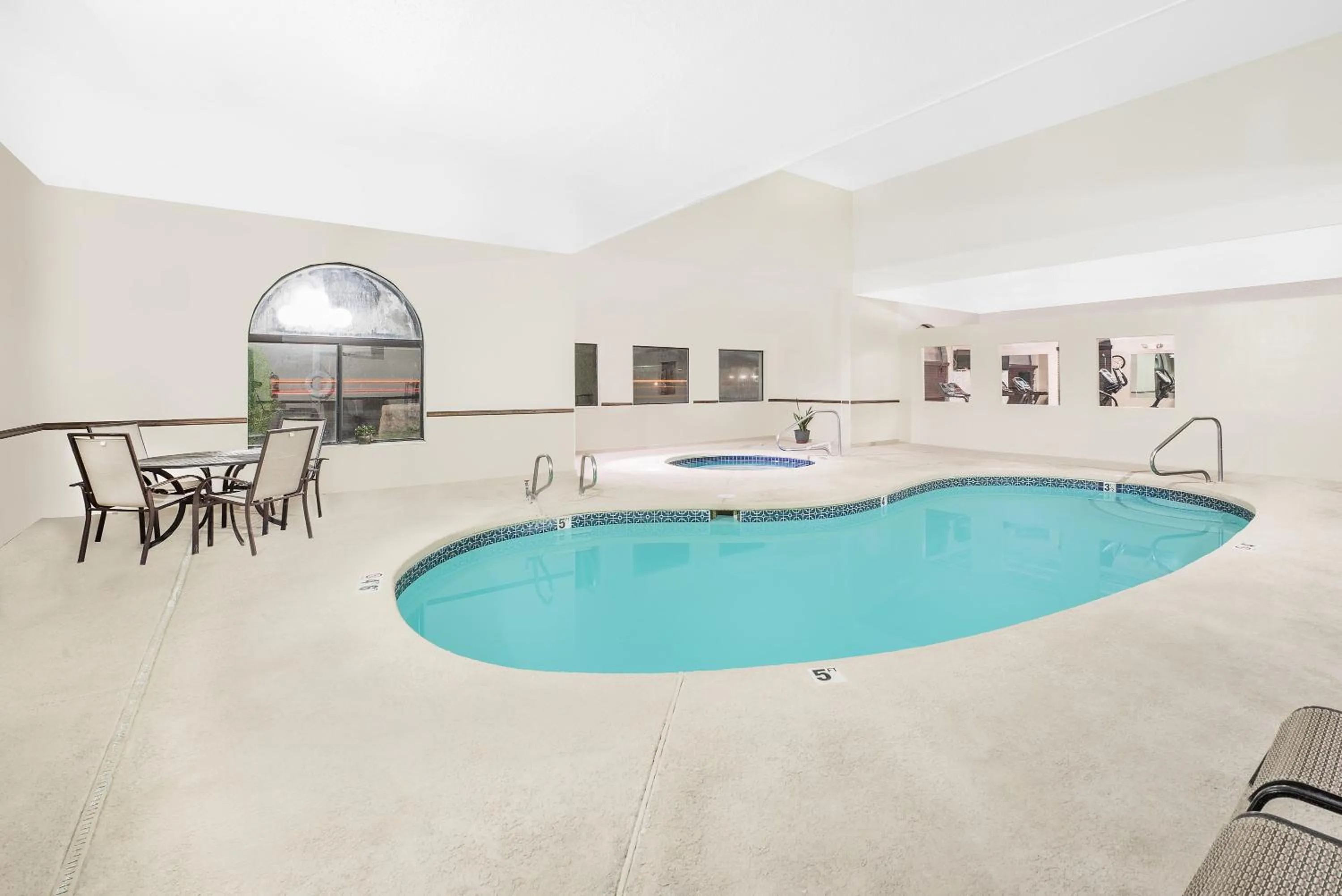 Swimming pool in Days Inn by Wyndham Lamar