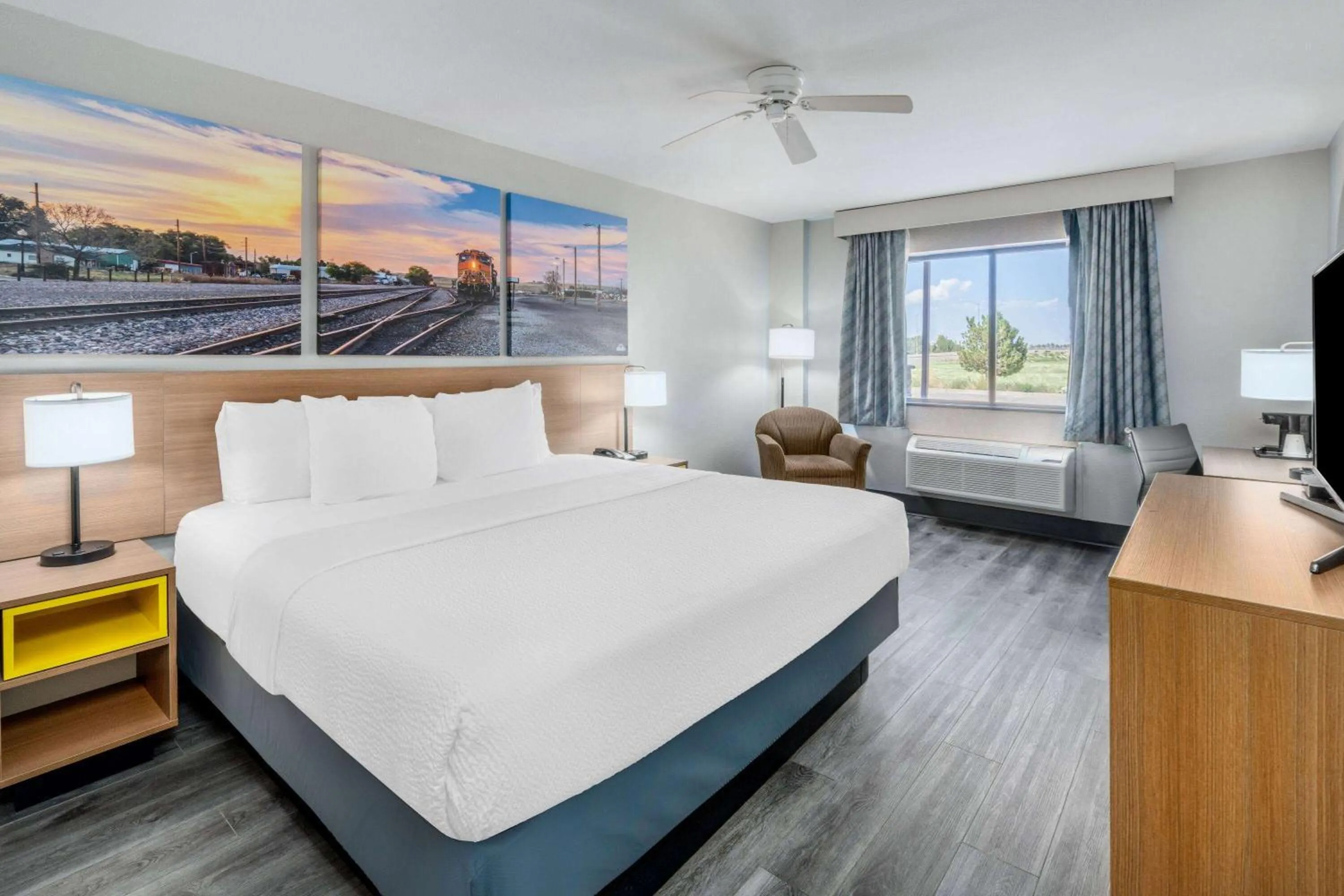 Photo of the whole room, Bed in Days Inn by Wyndham Lamar