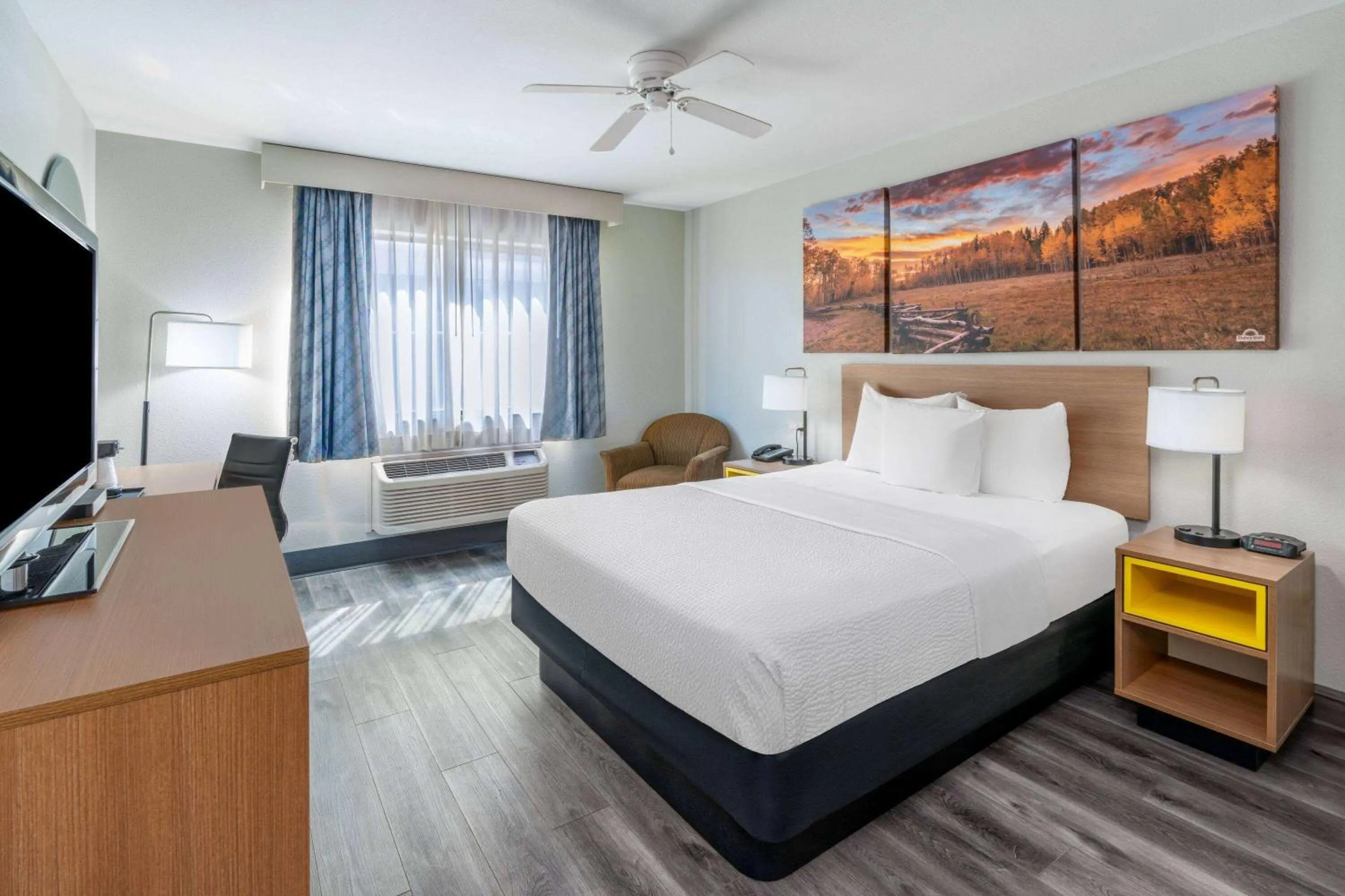 Photo of the whole room, Bed in Days Inn by Wyndham Lamar