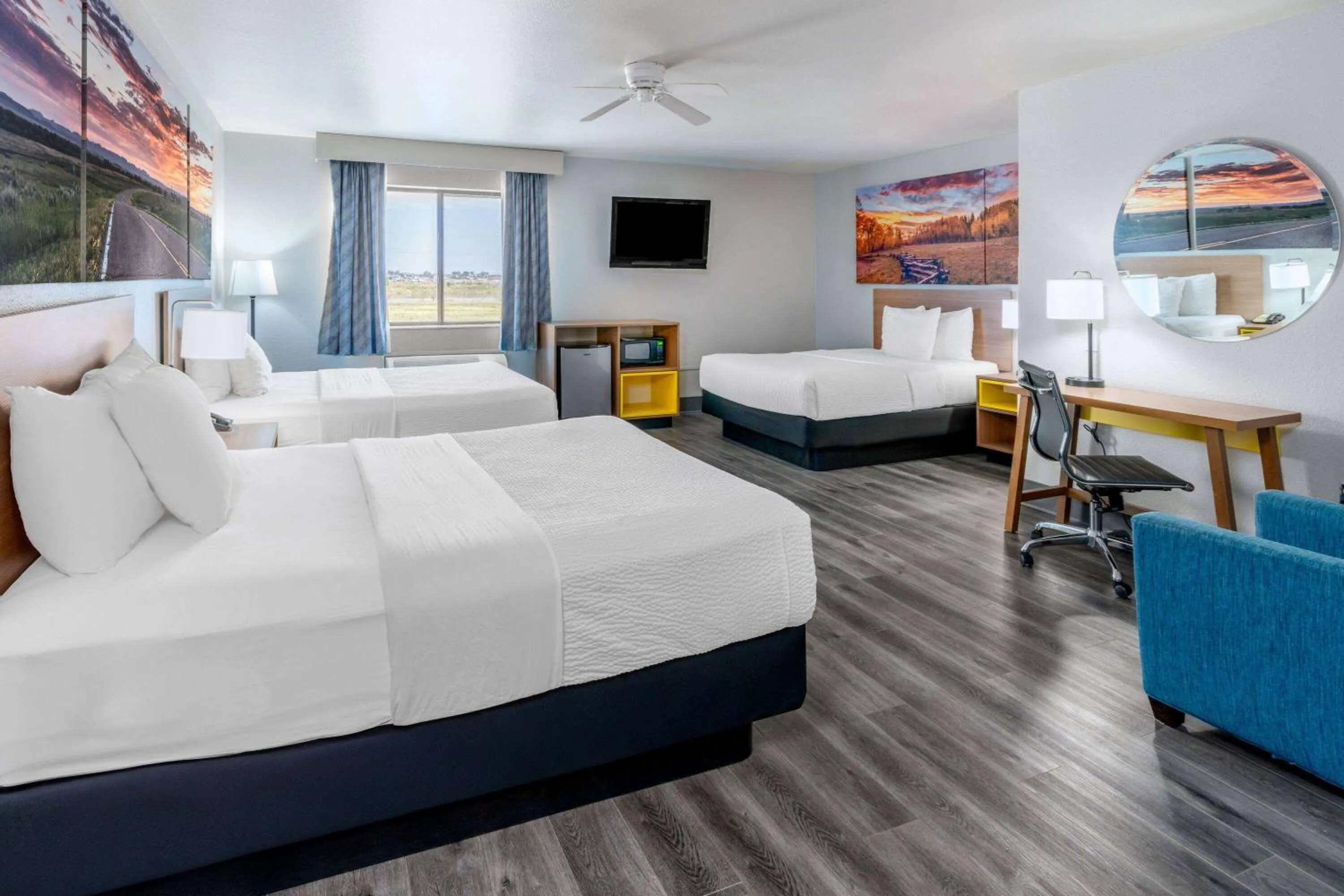 Photo of the whole room, Bed in Days Inn by Wyndham Lamar