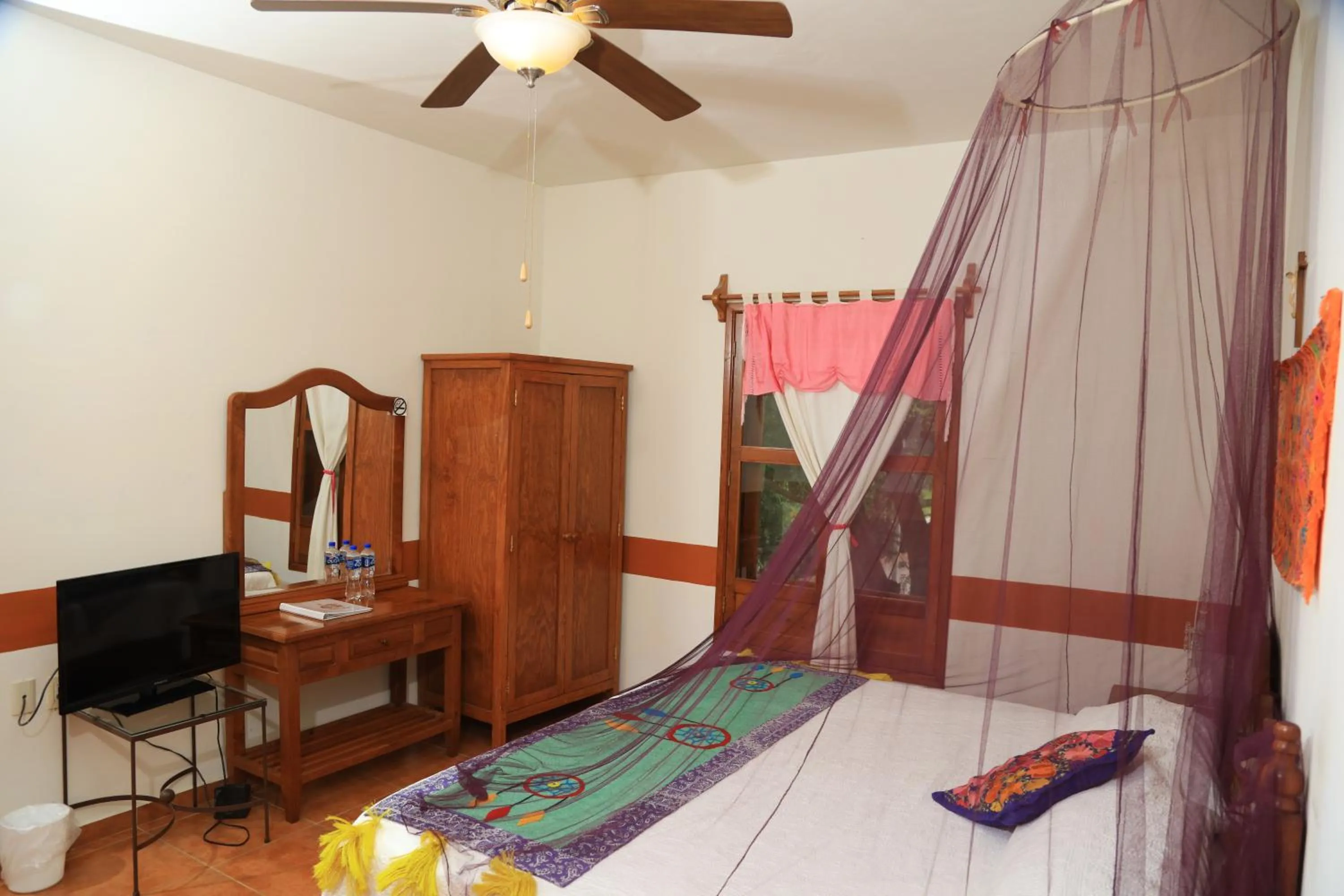 Photo of the whole room, Bed in El Molino Hotel Boutique