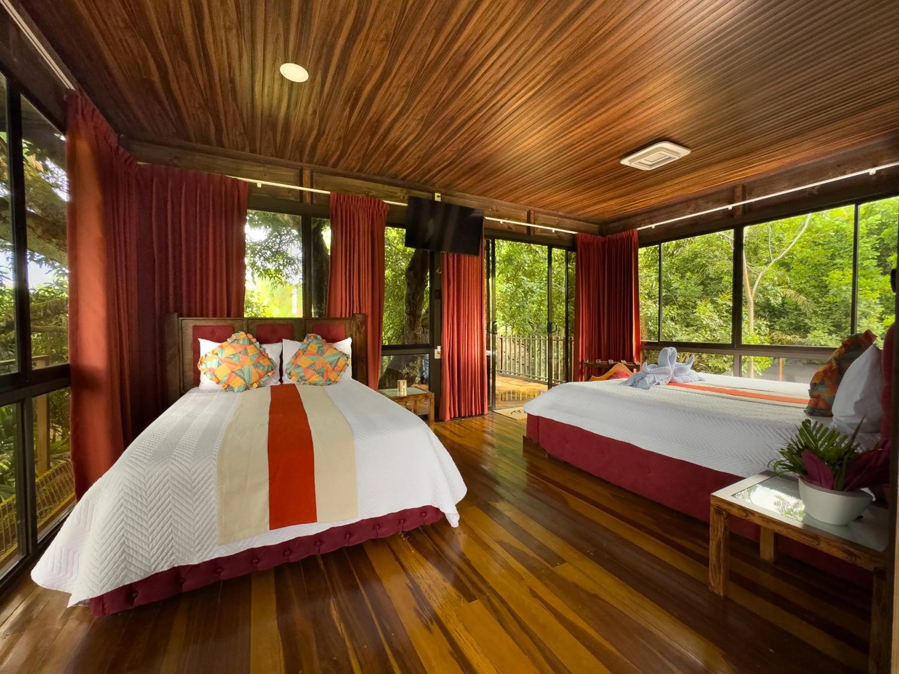 Bedroom, Bed in Hotel Heliconias Nature Inn & Hot Springs