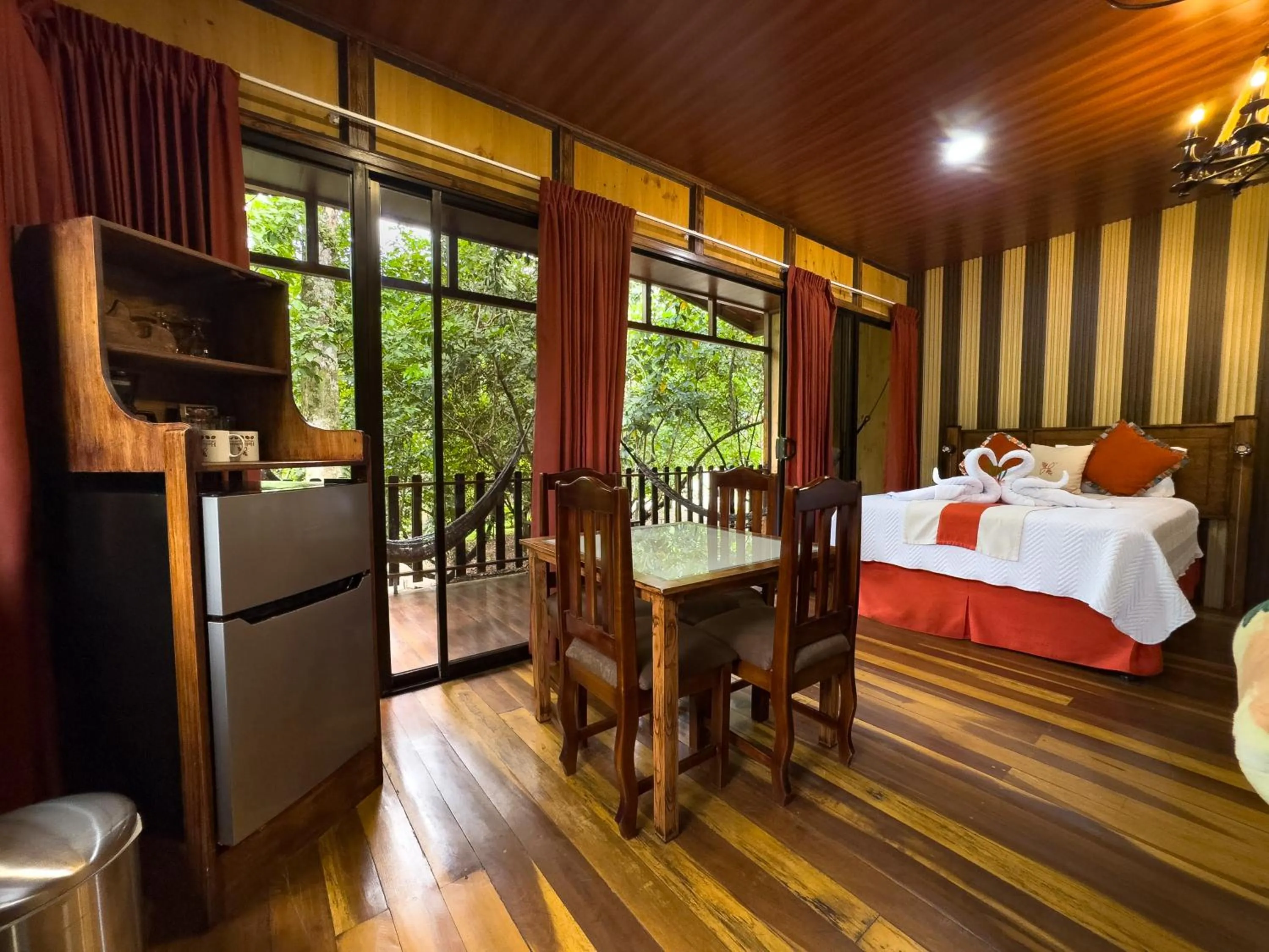 Bedroom, Bed in Hotel Heliconias Nature Inn & Hot Springs